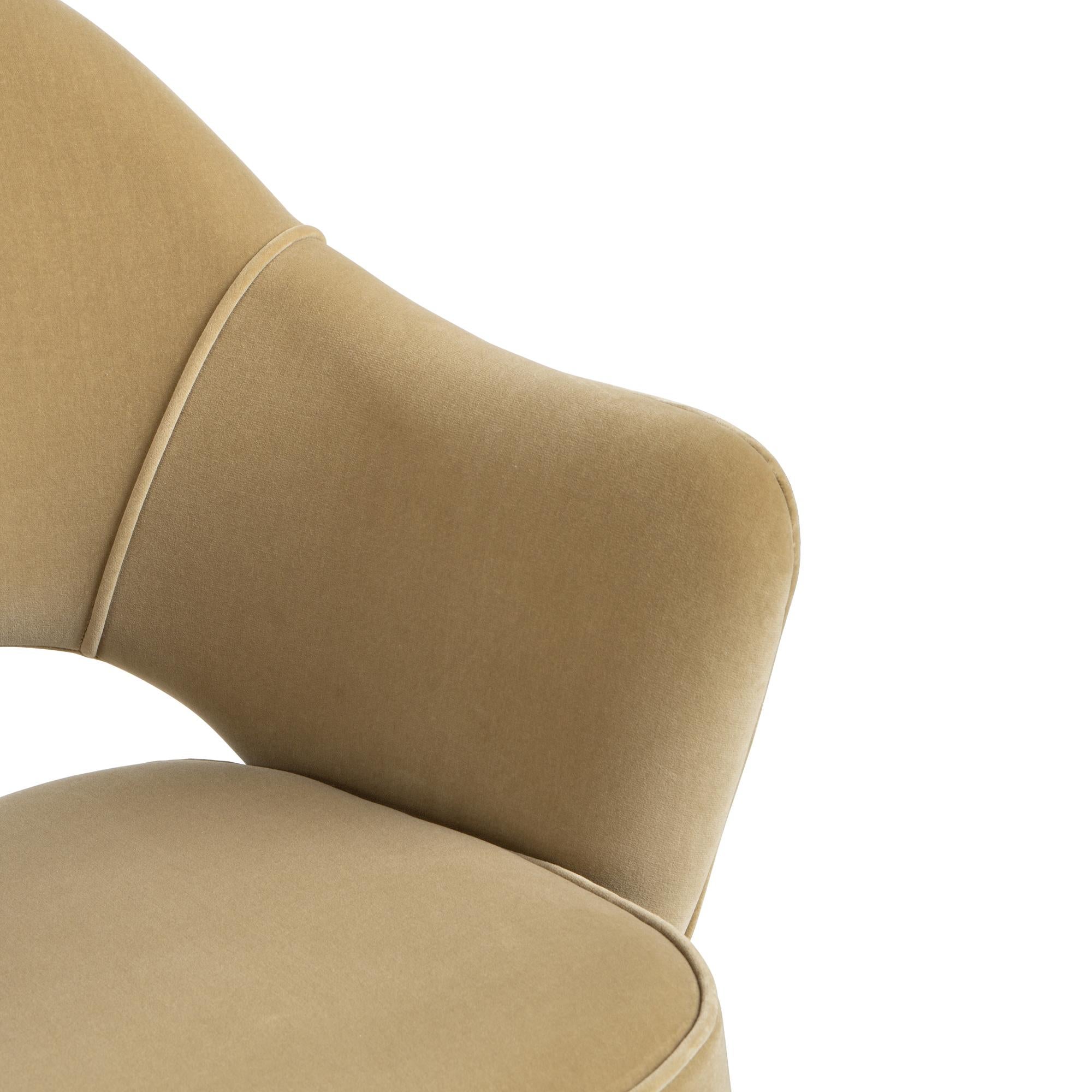 Sillones de Dirección Knoll Saarinen de terciopelo arena y patas de roble ébano - Juego de 6 en venta 2