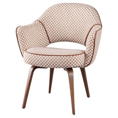 Knoll Saarinen Chefsessel aus Schumacher-Stoff, Leder und Nussbaumholz