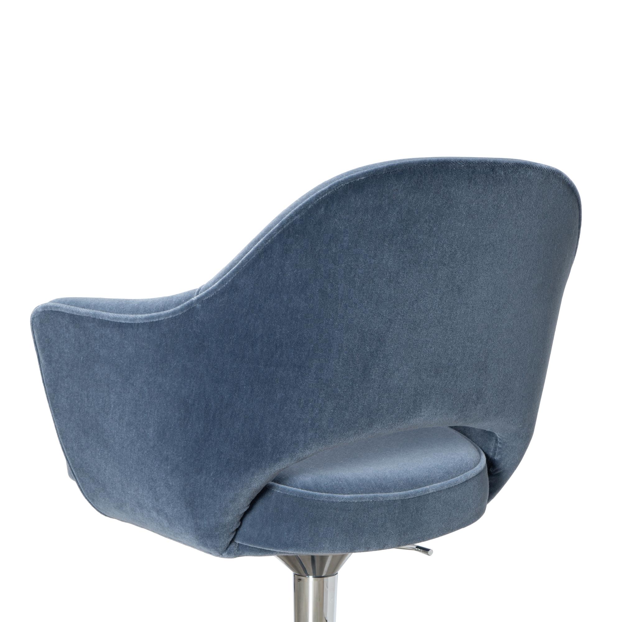 Knoll Saarinen Chefsessel aus Schieferblauem Mohair mit drehbarem Untergestell (21. Jahrhundert und zeitgenössisch) im Angebot