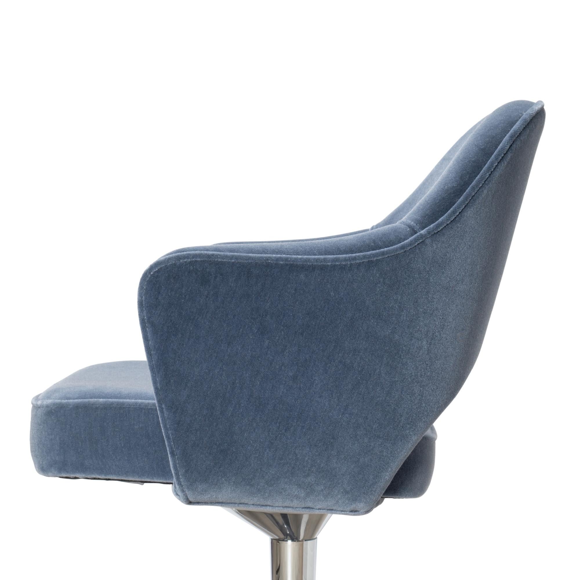 Knoll Saarinen Chefsessel aus Schieferblauem Mohair mit drehbarem Untergestell im Angebot 2