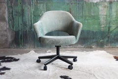 Knoll Saarinen Executive Armchair in Original Light Turquoise Textile, Swivel Ba