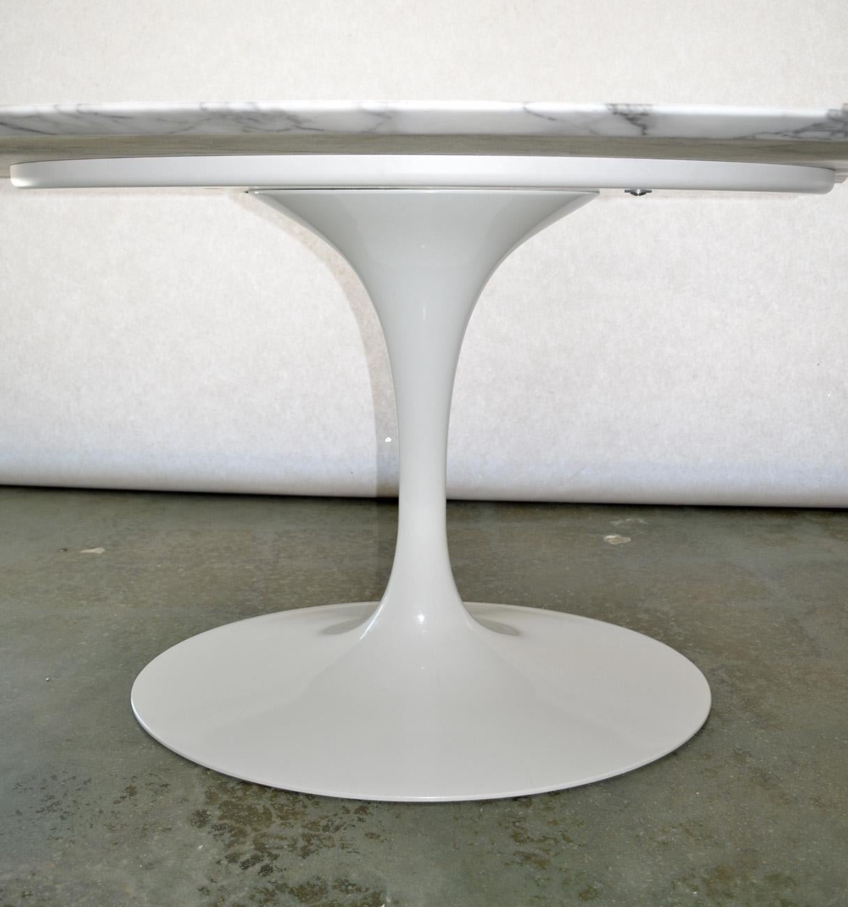 Knoll Saarinen Oval Carrara Marble Top Pedestal Dining Table 96