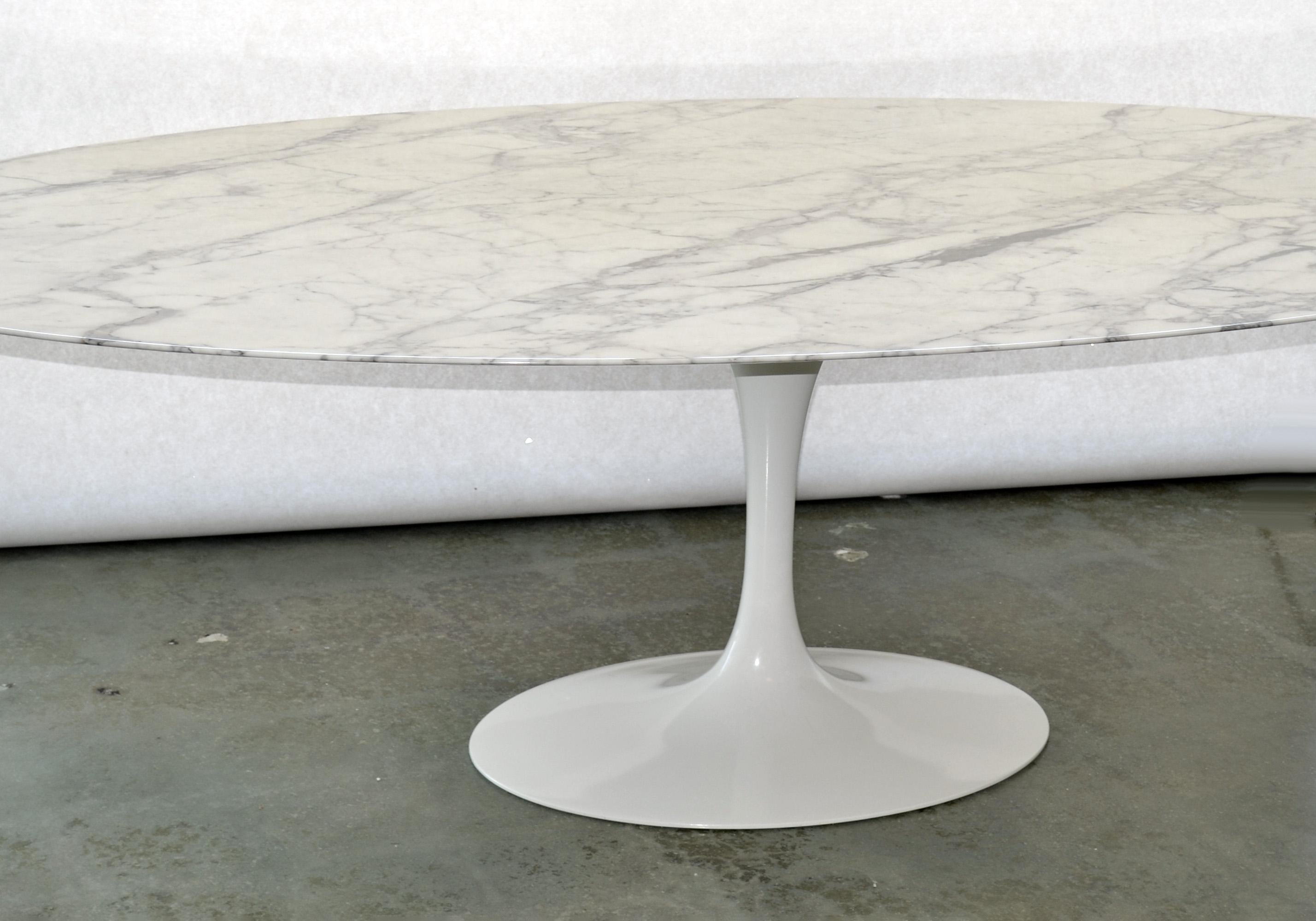 Contemporary Knoll Saarinen Oval Carrara Marble Top Pedestal Dining Table 96