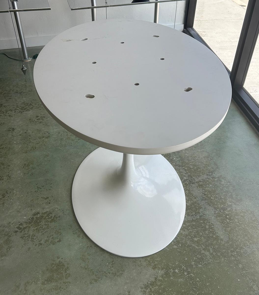 Knoll Table de salle à manger ovale à piédestal avec plateau en marbre de Carrare 96
