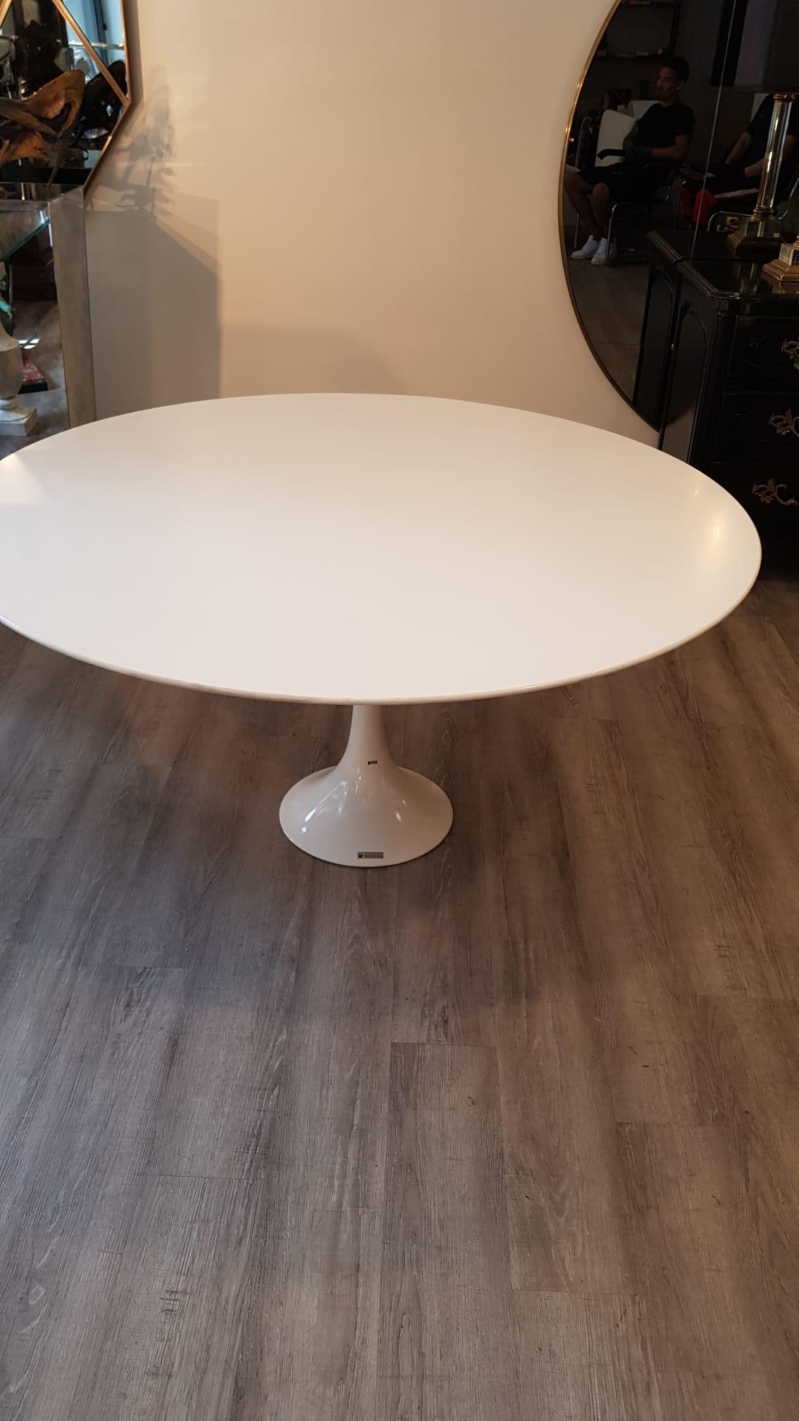 Knoll Saarinen Pedestal White Laminated Table 5