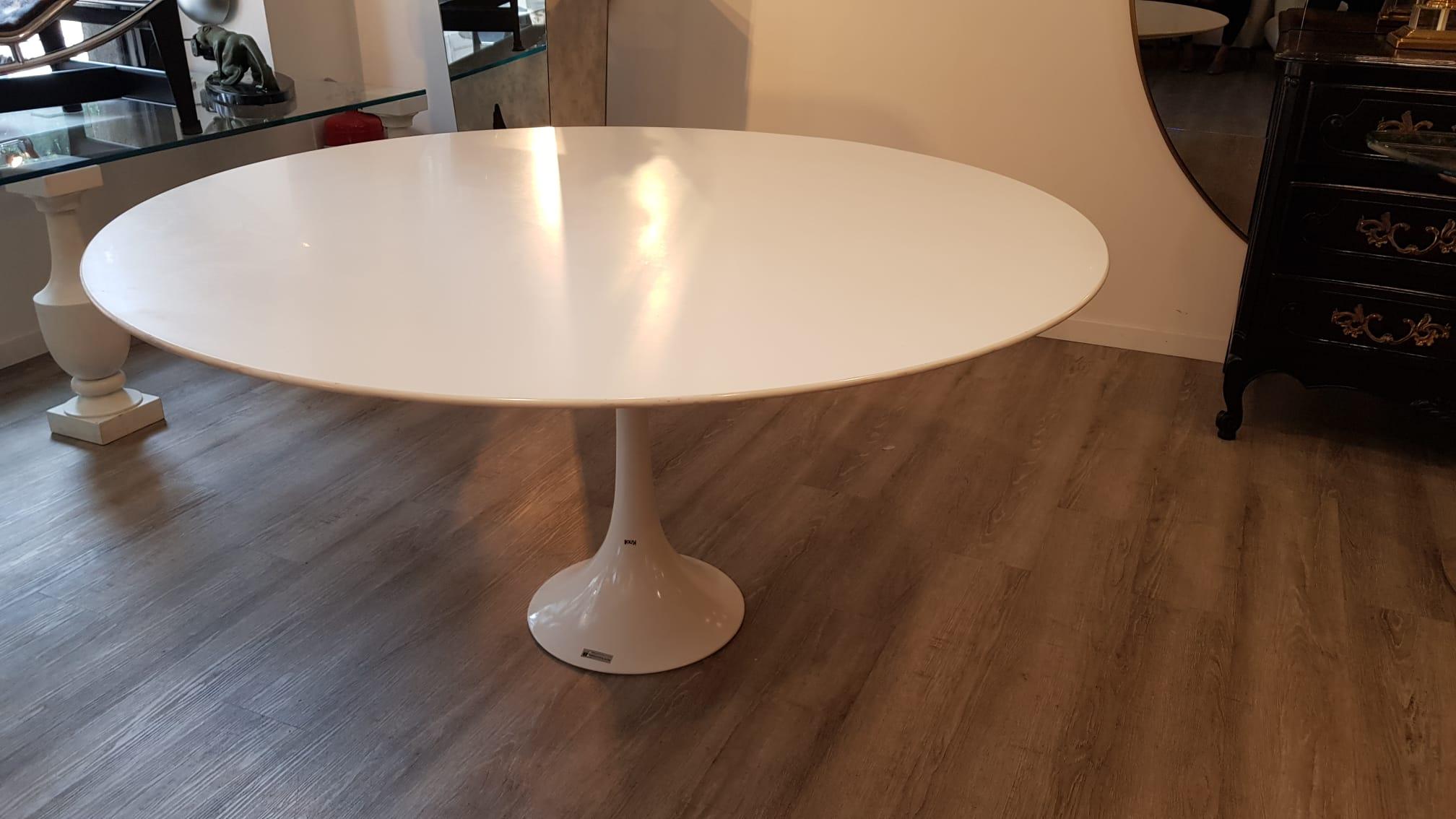 Tulip laminated white table from Pedestal collection designed by Eero Saarinen for Knoll in 1961 and since then produced by Knoll International. 
Knoll International started in 1951 when Knoll established subsidiaries in France and Germany. The aim