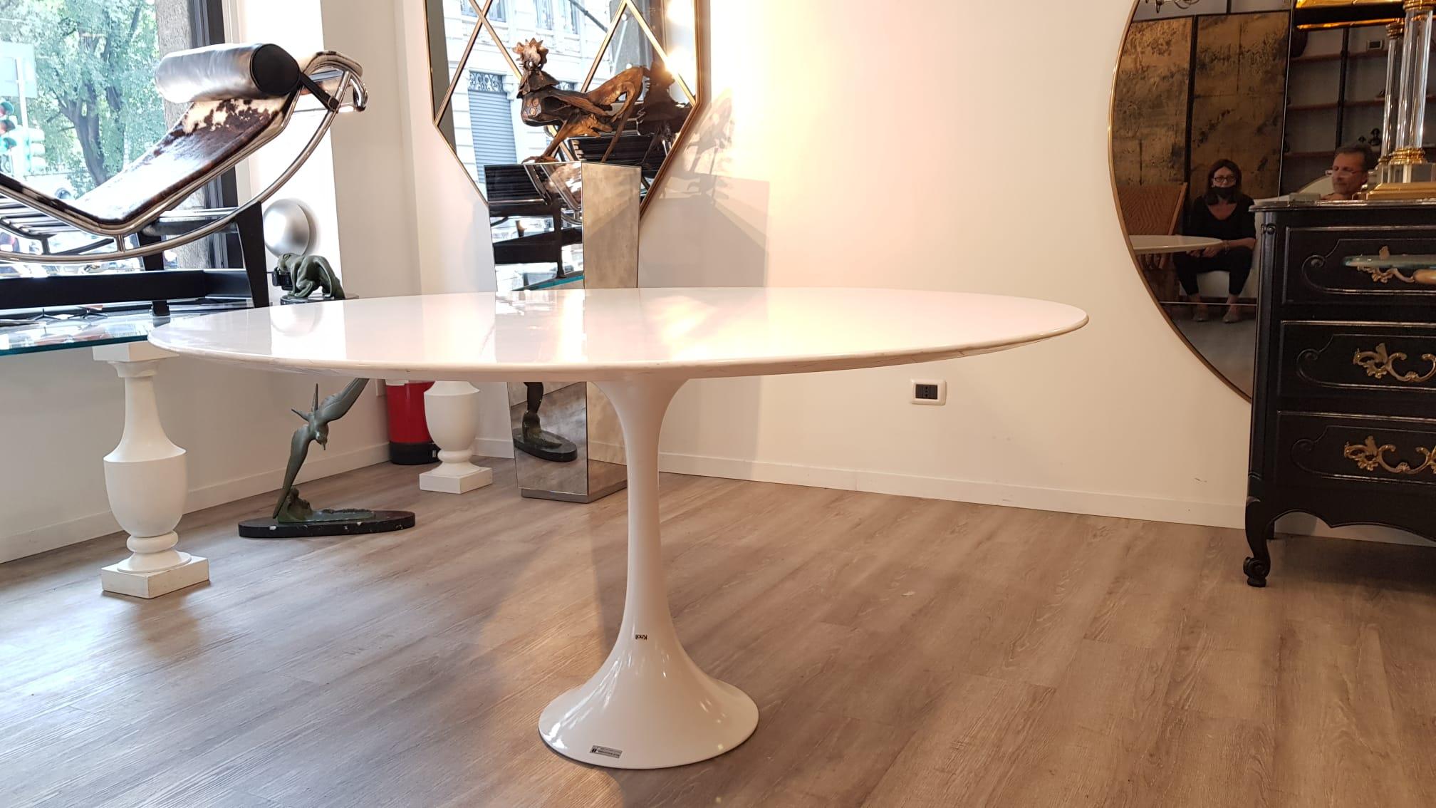 Mid-Century Modern Knoll Saarinen Pedestal White Laminated Table