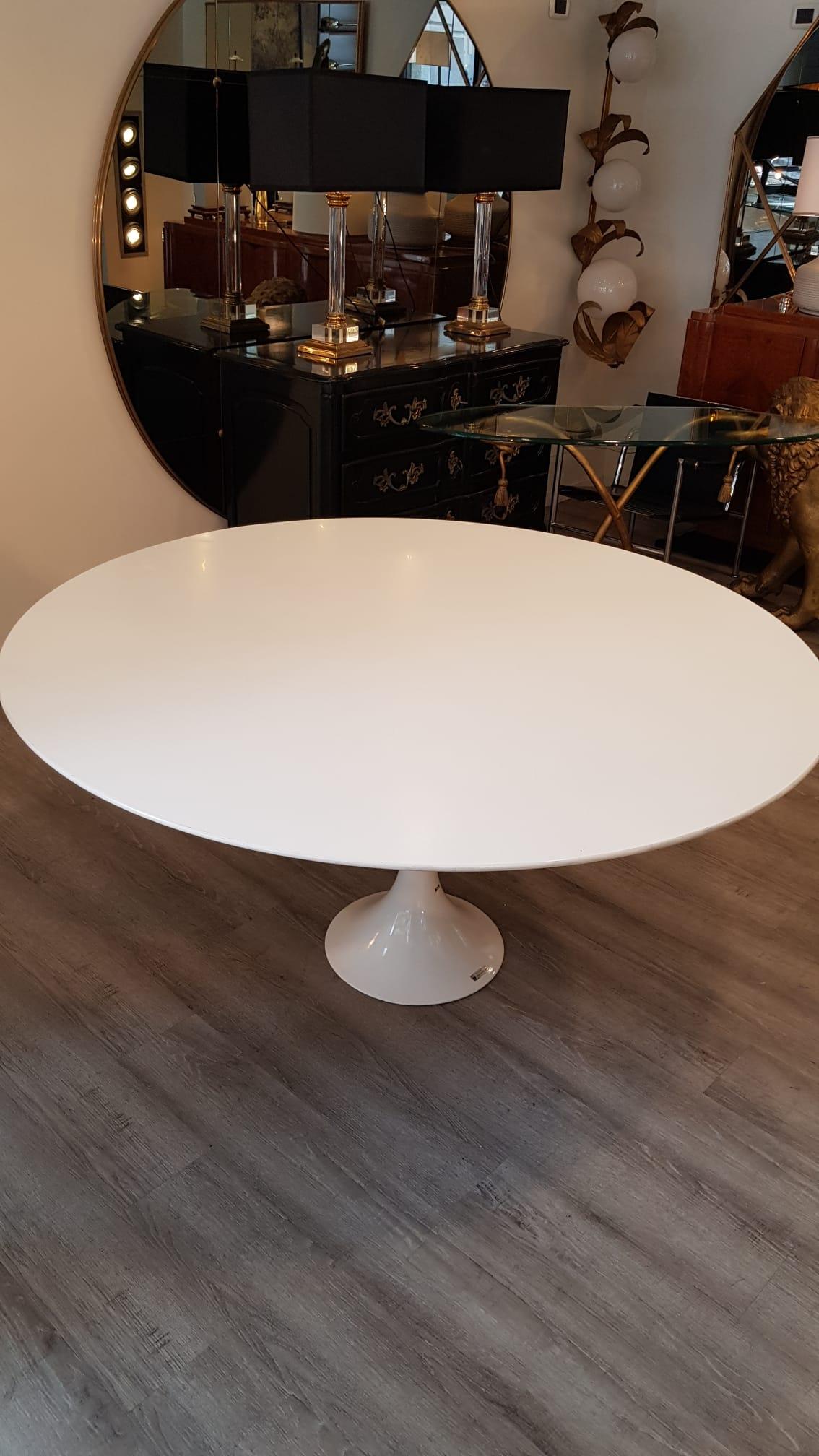 Knoll Saarinen Pedestal White Laminated Table 3