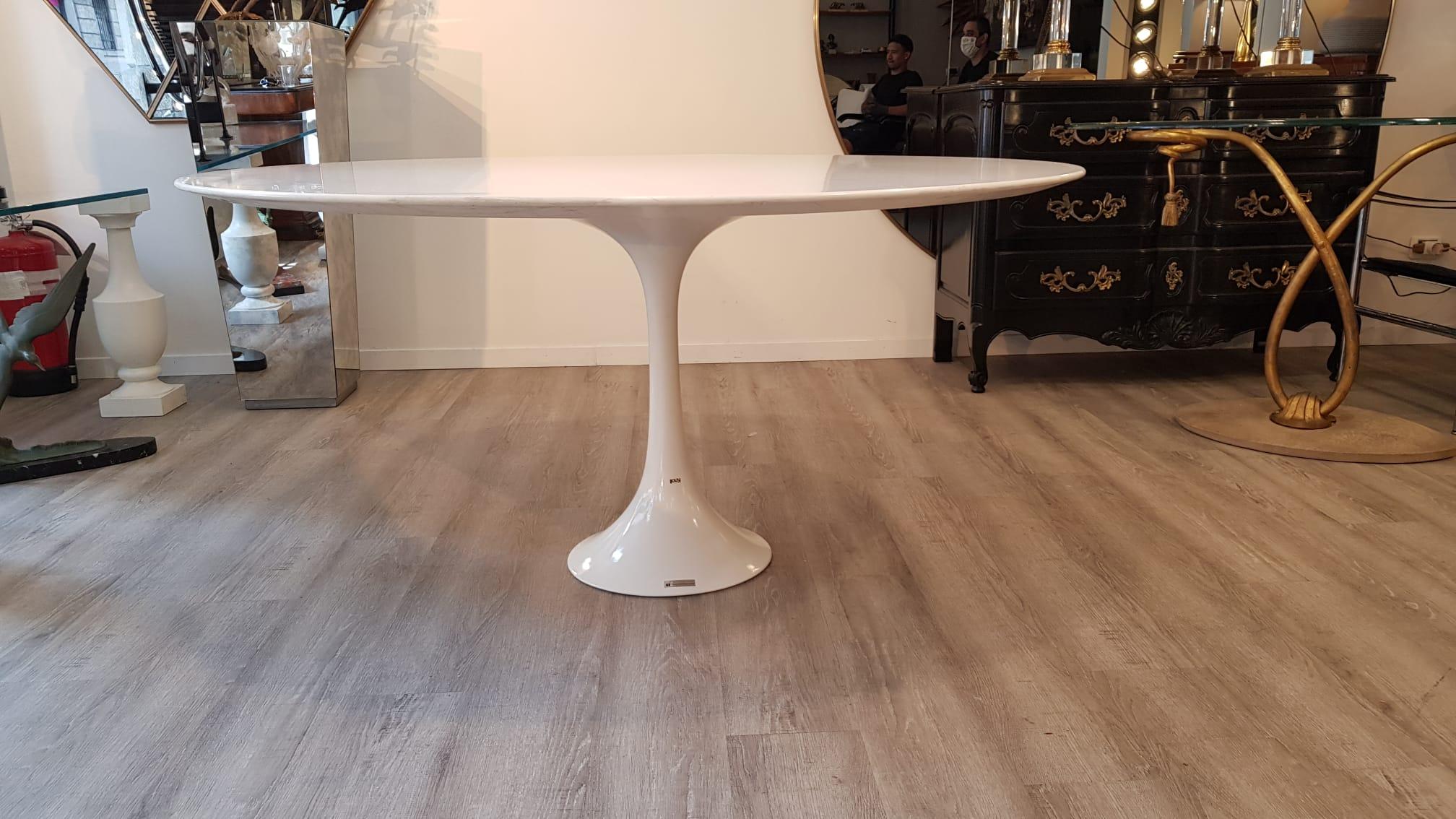Knoll Saarinen Pedestal White Laminated Table 4