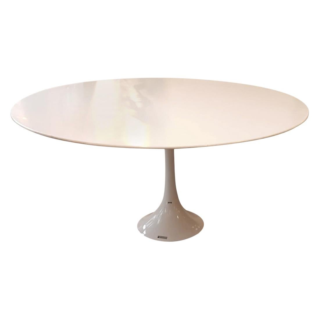 Knoll Saarinen Pedestal White Laminated Table