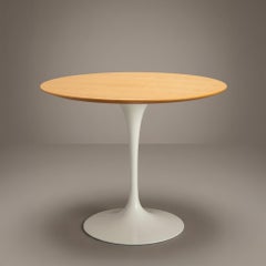 Knoll Saarinen Round Tulip Pedestal Dining Foyer Table in Light Oak