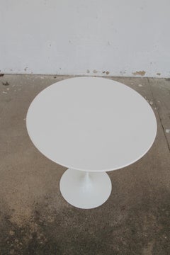 Knoll Saarinen Side Table