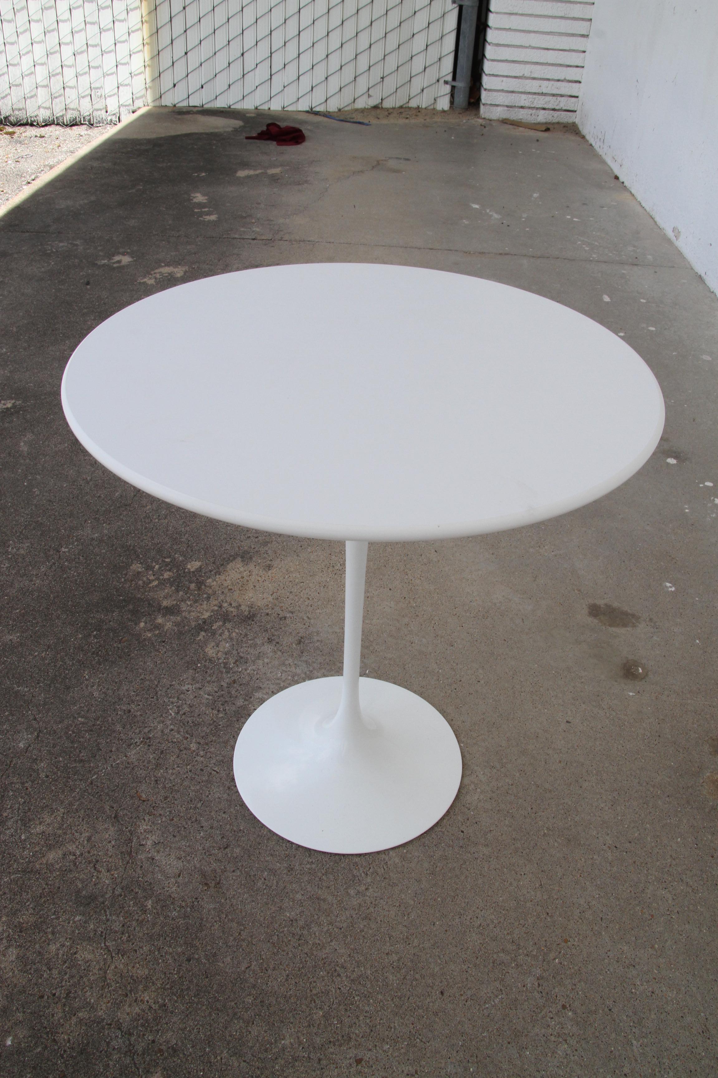 Aluminium Table d'appoint Saarinen de Knoll en vente