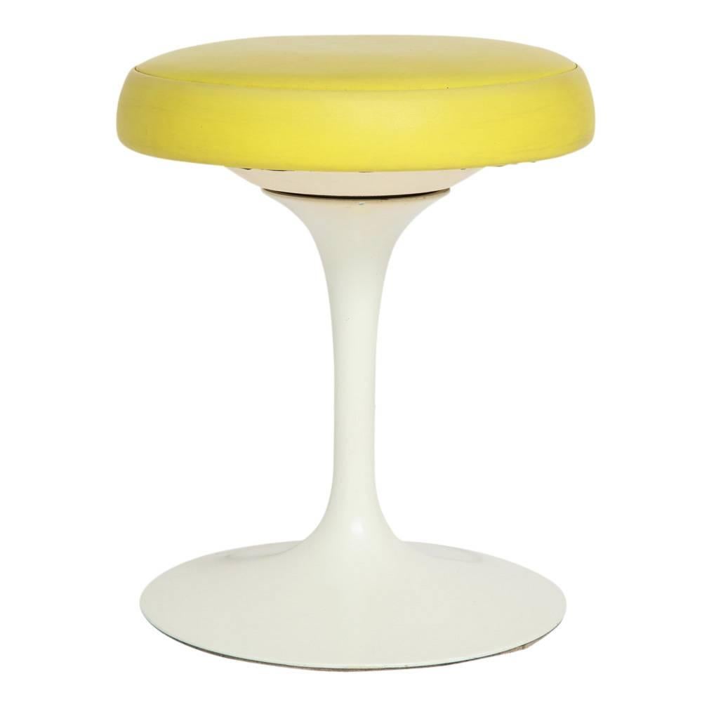 Knoll Saarinen stool, yellow and white, swivel, signed. Late 1960's early 1970's pedestal stool with swivel collar. Base was likely re-painted. Some signs of wear to the finish on the edges the base. Great period 