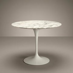 Knoll Saarinen Tulip Pedestal Dining Foyer Table in Arabescato Marble