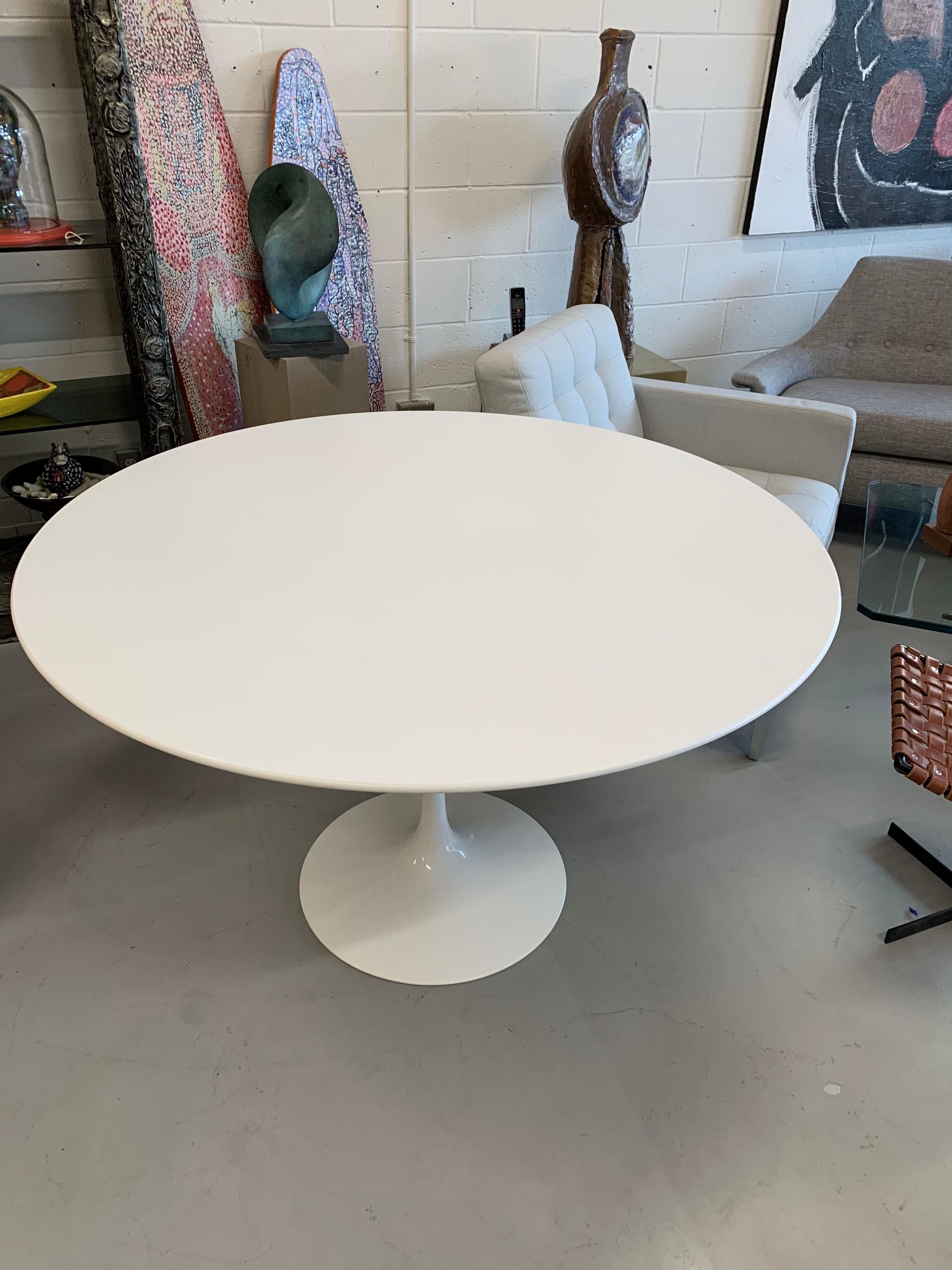 Metal Knoll Saarinen Tulip Table