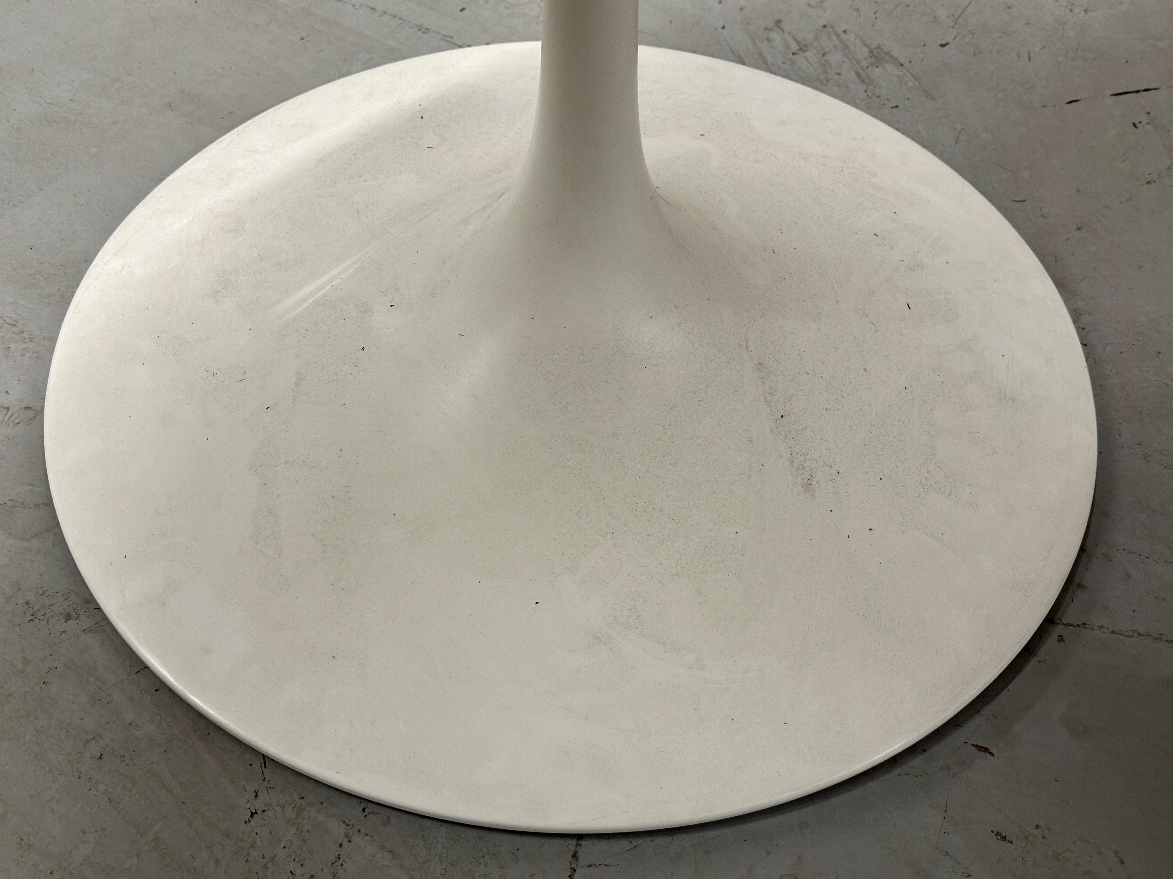 Knoll Saarinen Tulip Table with Black Marble For Sale 2