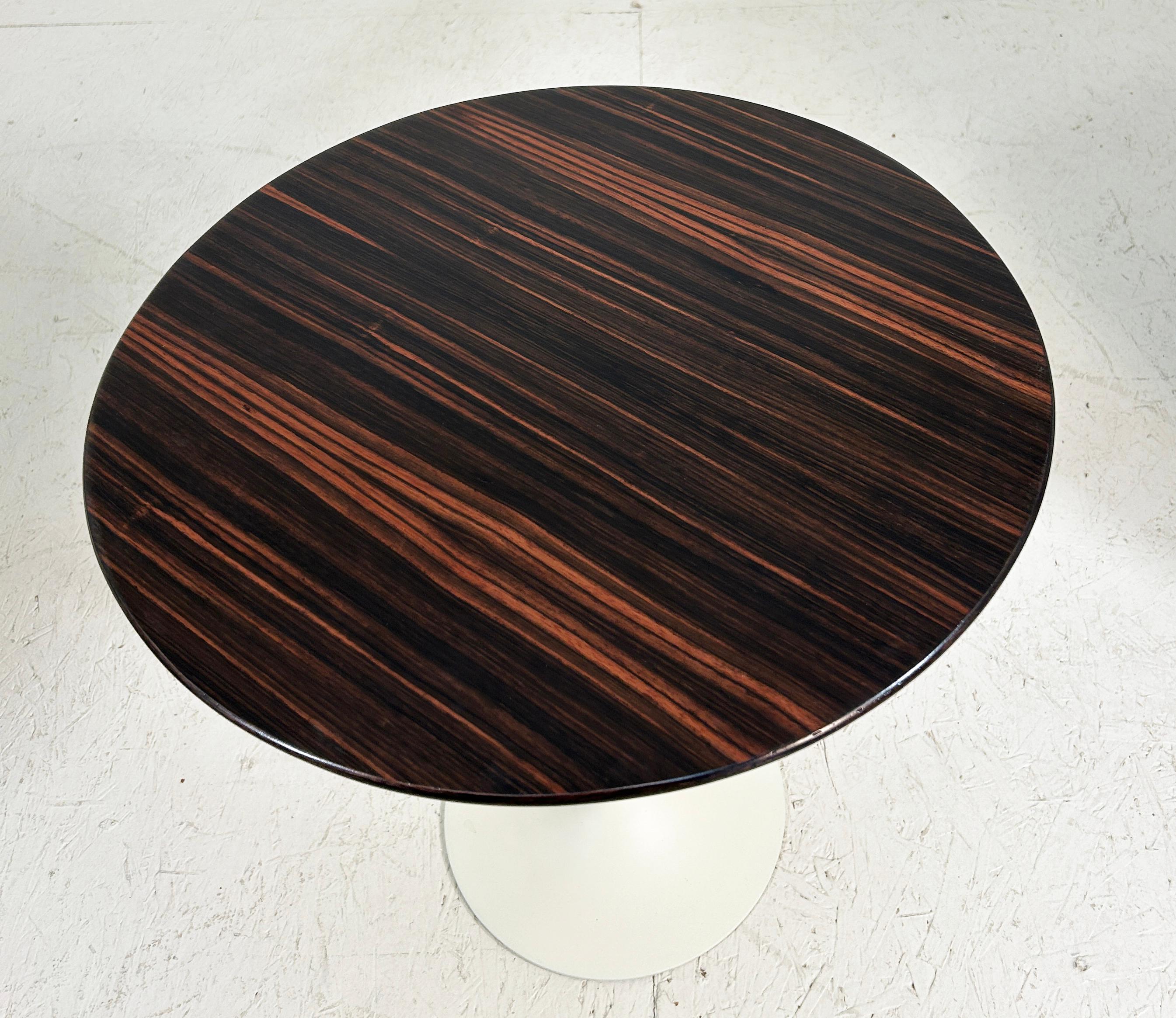 Mid-Century Modern Knoll Side Table in Ebony For Sale