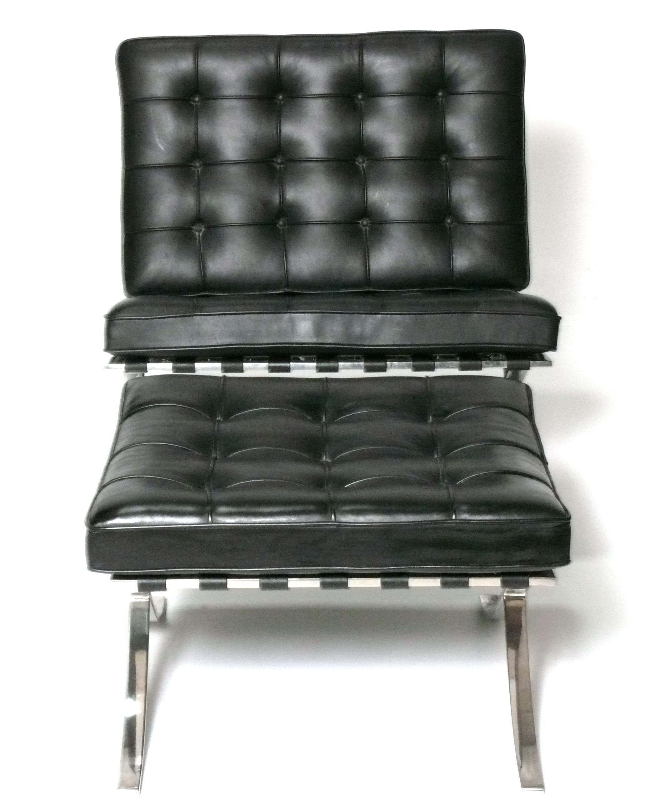 Américain Knoll Signed Barcelona Chair and Ottoman by Mies van der Rohe Mid Century Modern (Chaise et Ottoman Barcelone signés par Mies van der Rohe) en vente