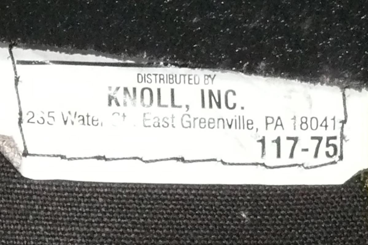 Knoll Signed Barcelona Chair and Ottoman by Mies van der Rohe Mid Century Modern (Chaise et Ottoman Barcelone signés par Mies van der Rohe) Bon état - En vente à Atlanta, GA