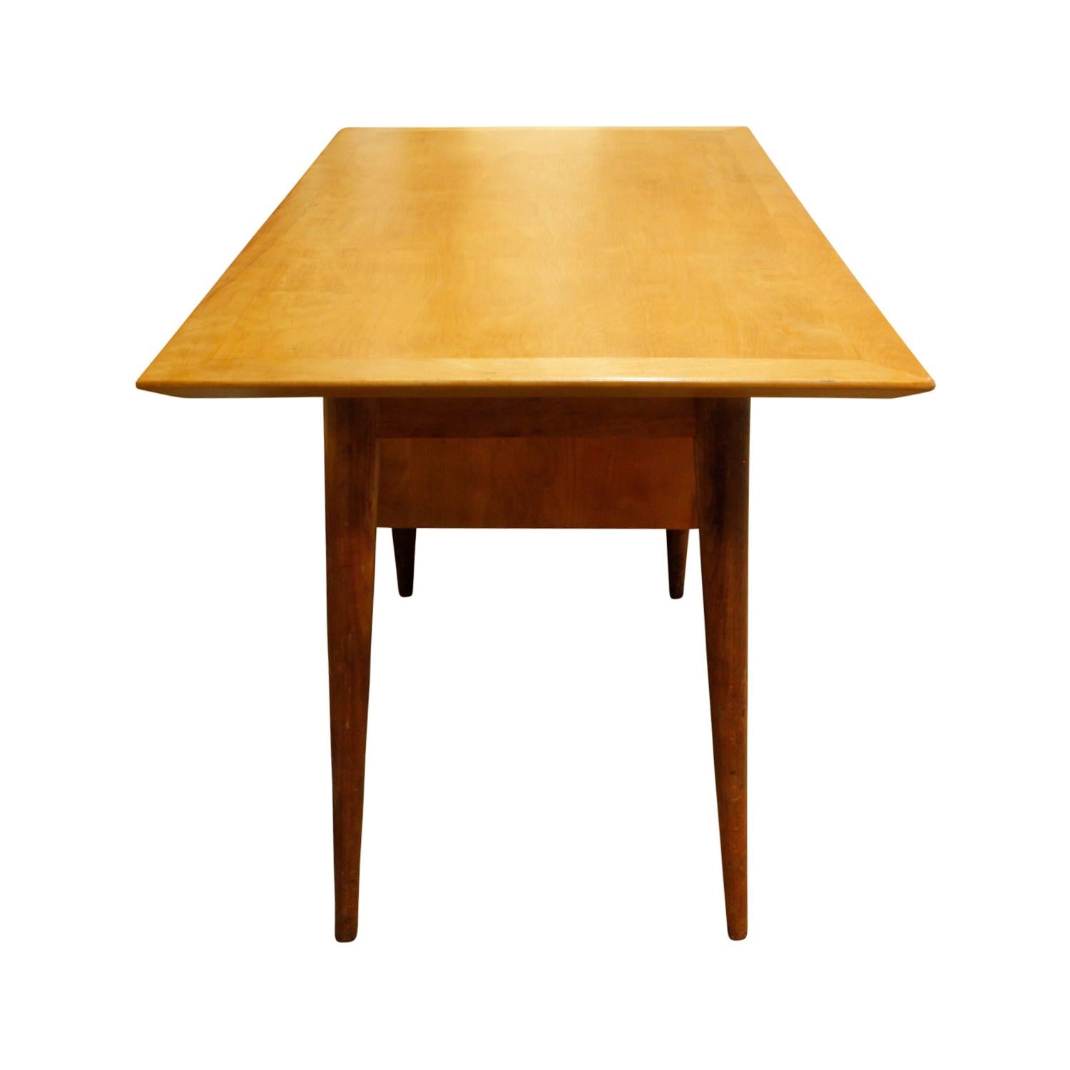 Einzelner Sockel-Schreibtisch aus Birke und Nussbaumholz von Knospenholz, um 1950 (amerikanisch)