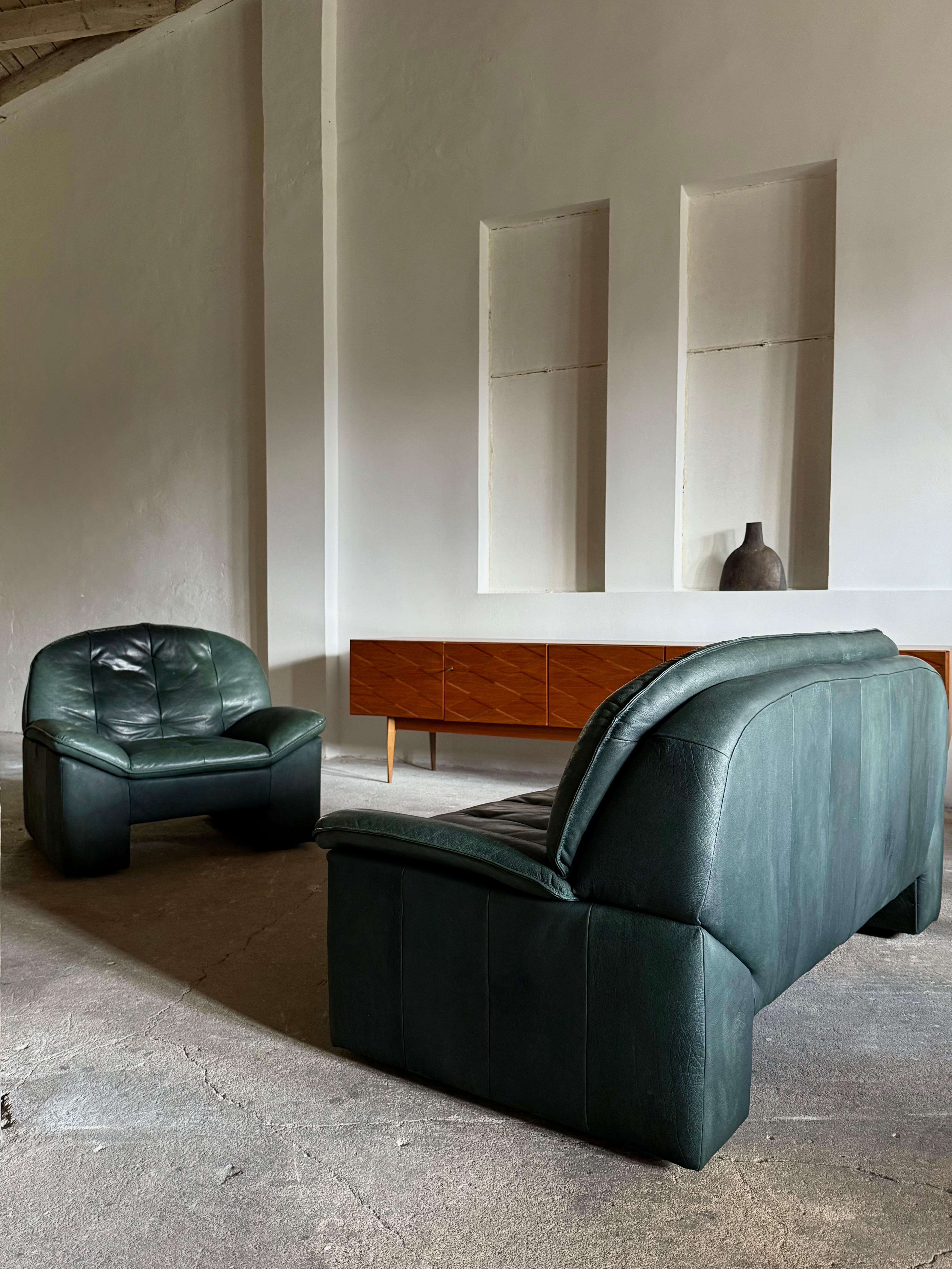 KNOLL SITZMÖBEL BRUTALIST ARMCHAIR & SOFA SET THÉRAS VERT ÉPAISSE, ALLEMAGNE Années 1980 en vente 5