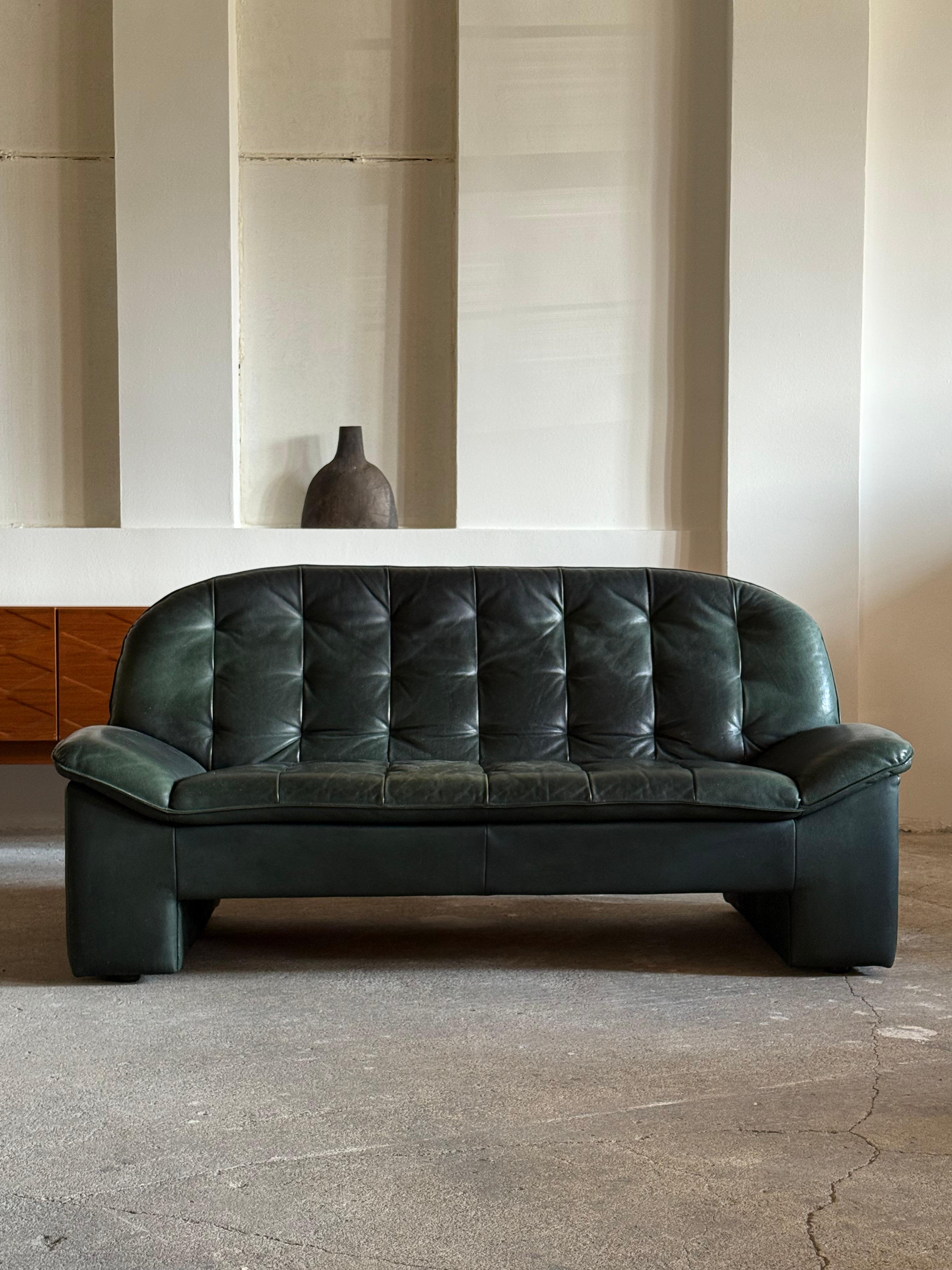 KNOLL SITZMÖBEL BRUTALIST ARMCHAIR & SOFA SET THÉRAS VERT ÉPAISSE, ALLEMAGNE Années 1980 en vente 1