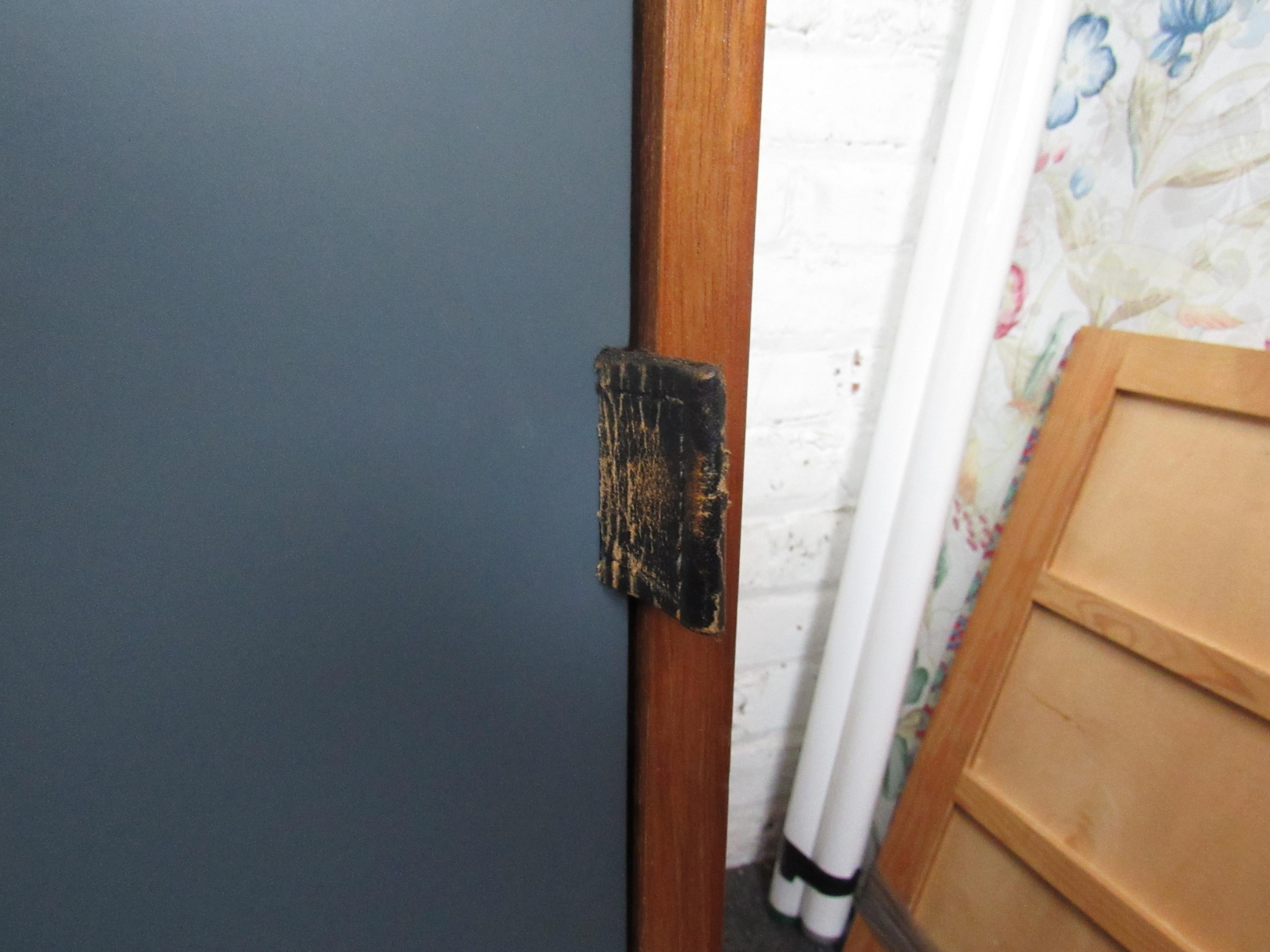 Wood Knoll Sliding Door Cabinet
