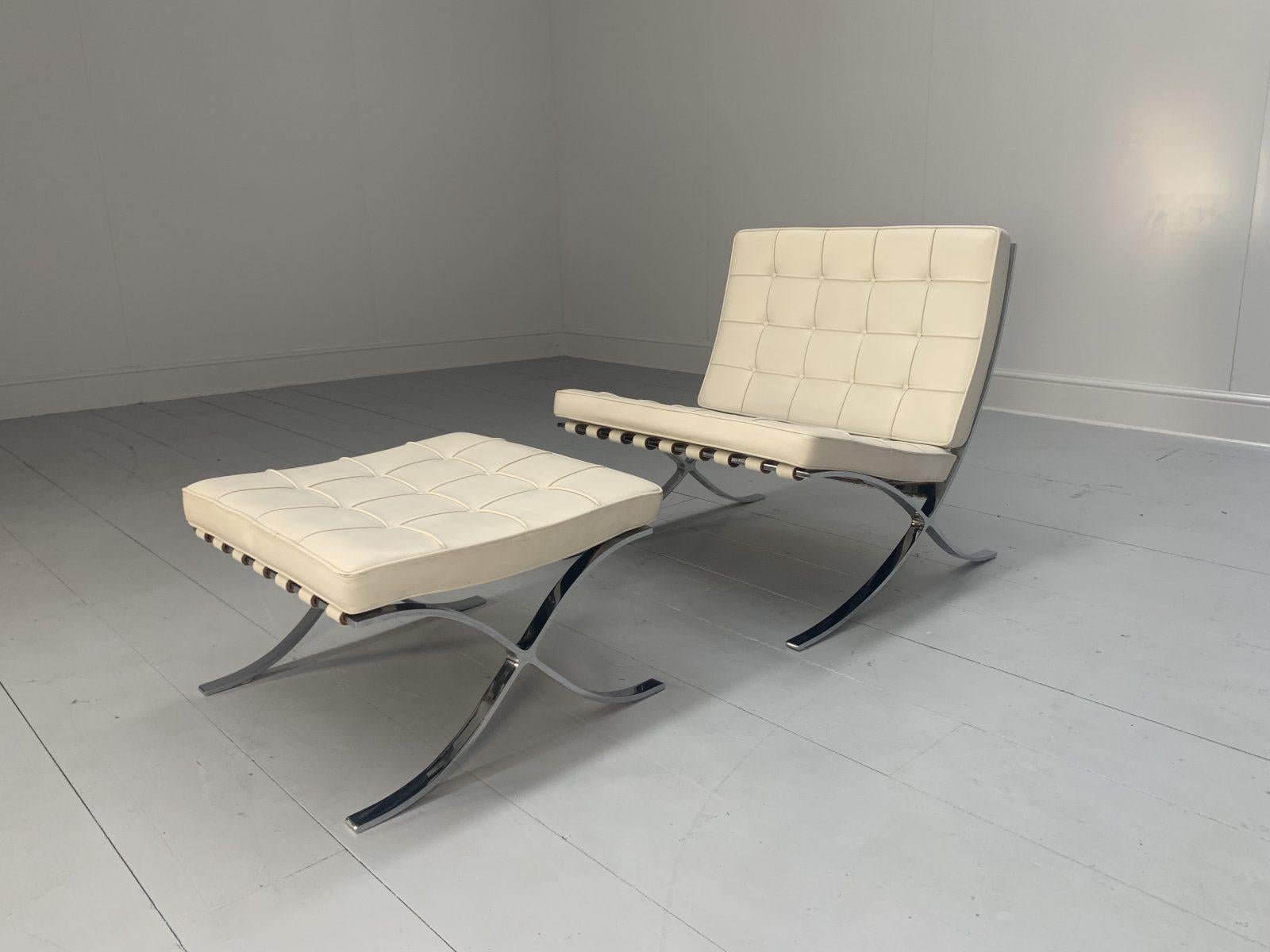 Knoll Studio “Barcelona” Lounge Chair & Ottoman” Suite in Ivory Leather In Good Condition In Barrowford, GB