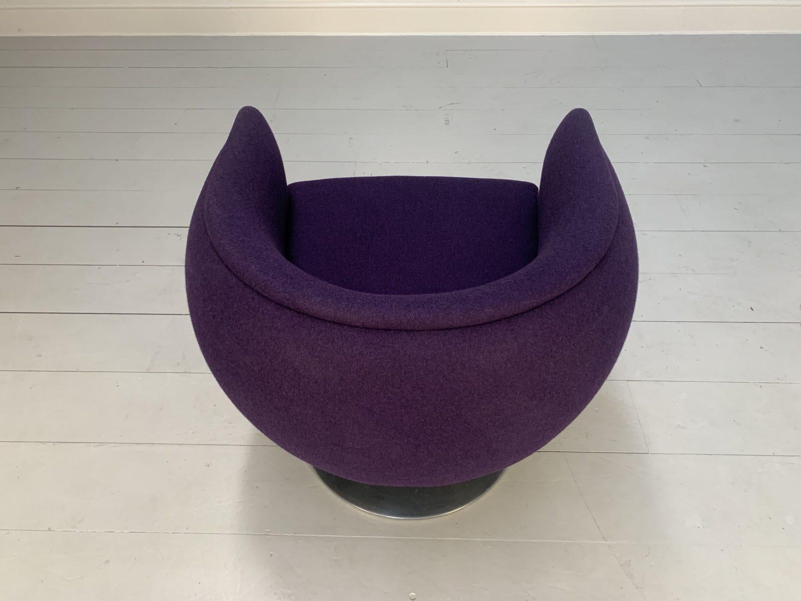 Knoll Studio “D’Urso” Lounge Chair Swivel Armchair in Purple Wool In Good Condition In Barrowford, GB