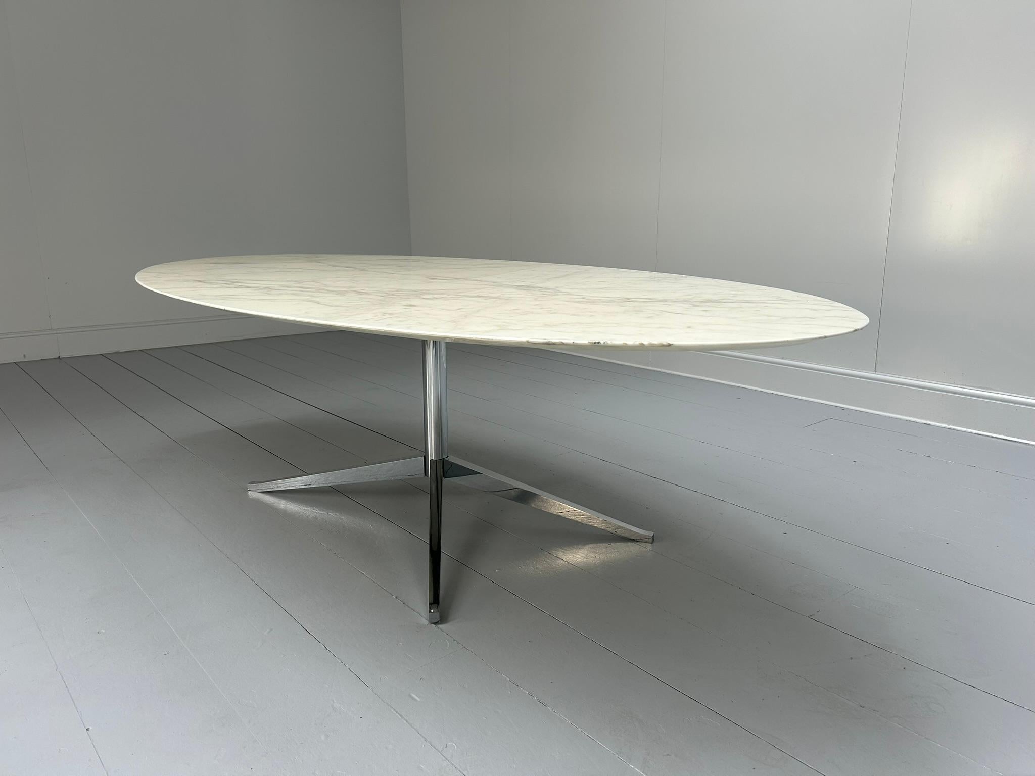 Contemporary Knoll Studio 