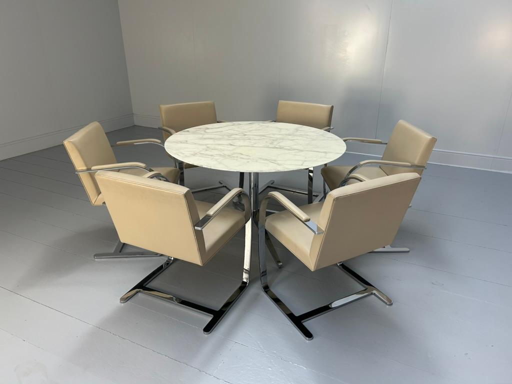 Conjunto de Mesa de Comedor Redonda y 4 Sillones 