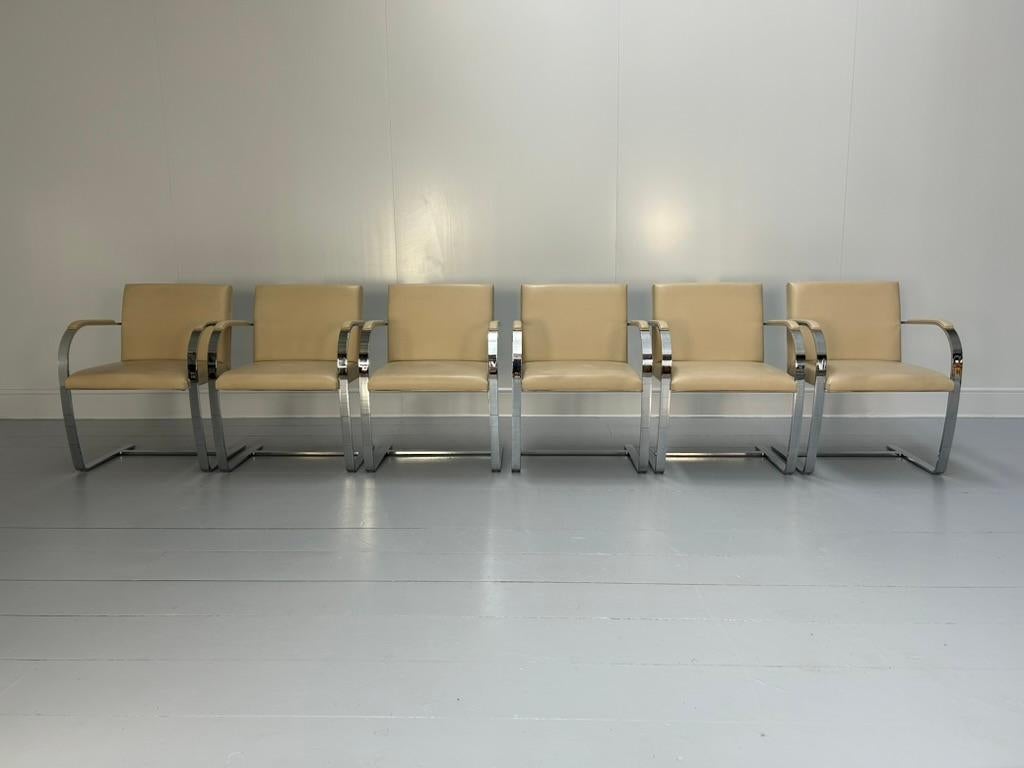 Conjunto de Mesa de Comedor Redonda y 4 Sillones 