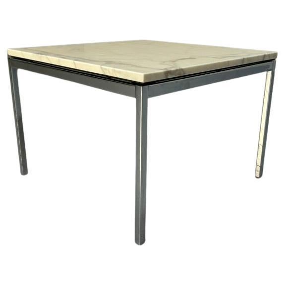 Mesa baja auxiliar "Florence Knoll" de Knoll Studio - En mármol de "Carrara