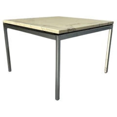 Mesa baja auxiliar "Florence Knoll" de Knoll Studio - En mármol de "Carrara