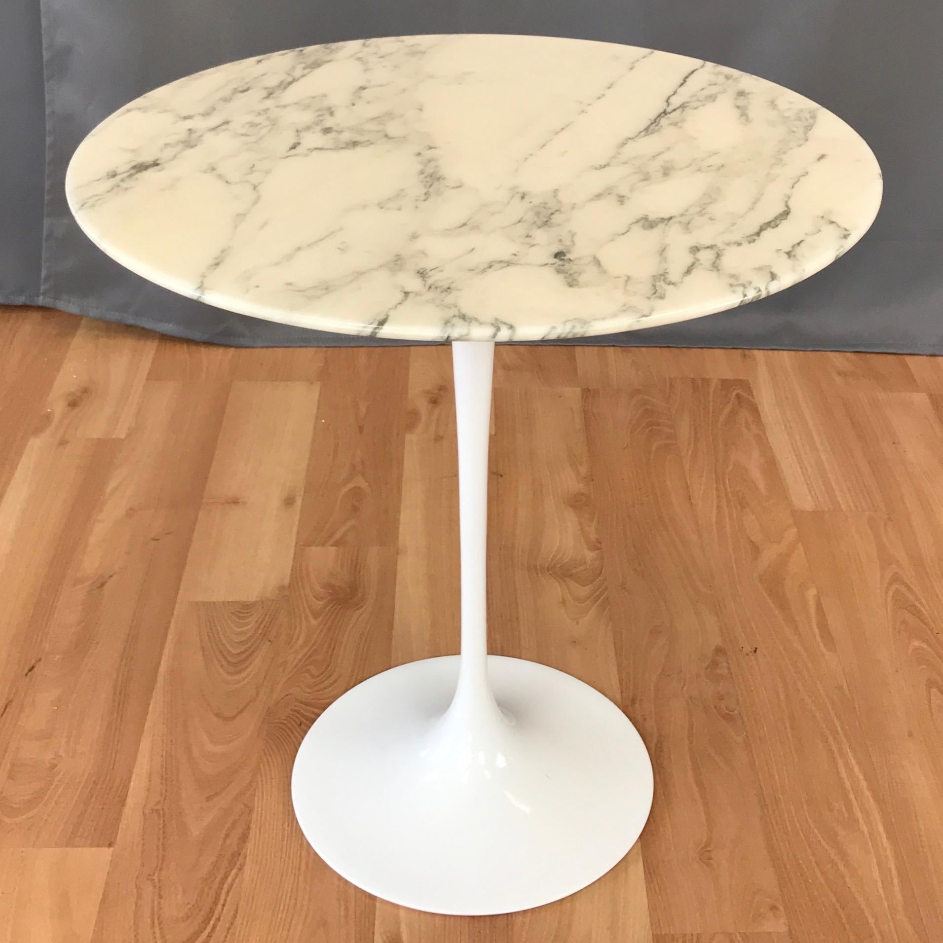 A late 1990s Knoll Studio Pedestal collection marble side table designed by Eero Saarinen in 1956.

The most iconic and timeless of Mid-Century Modern tables, with a round ivory-toned Arabescato marble top protected by a clear polished polyester
