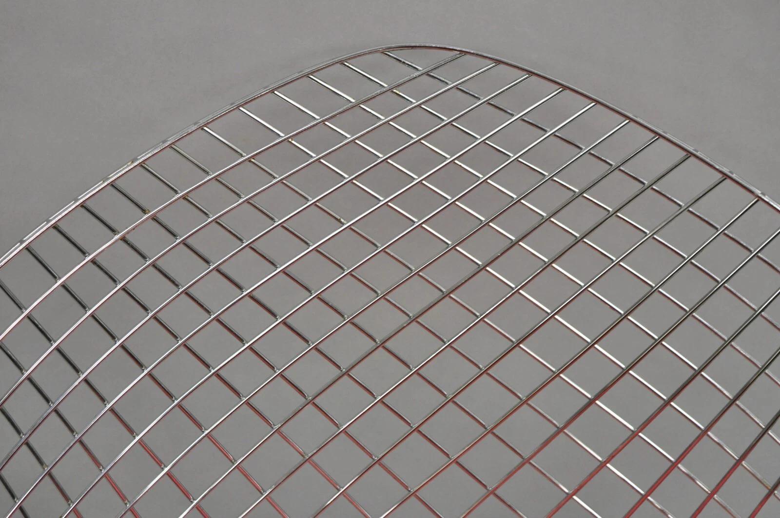 Loungesessel im Knoll-Stil Bertoia Chromdraht Metall Diamant Loungesessel mit rotem Kissen (Moderne der Mitte des Jahrhunderts) im Angebot