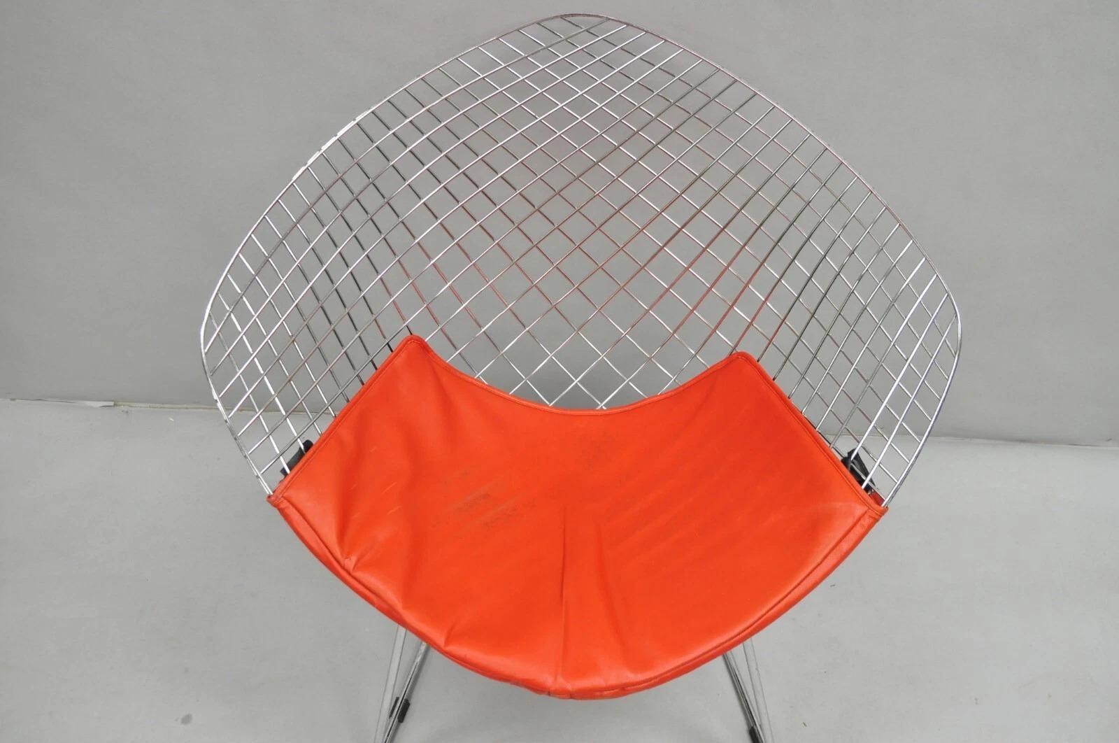 Loungesessel im Knoll-Stil Bertoia Chromdraht Metall Diamant Loungesessel mit rotem Kissen (Unbekannt) im Angebot