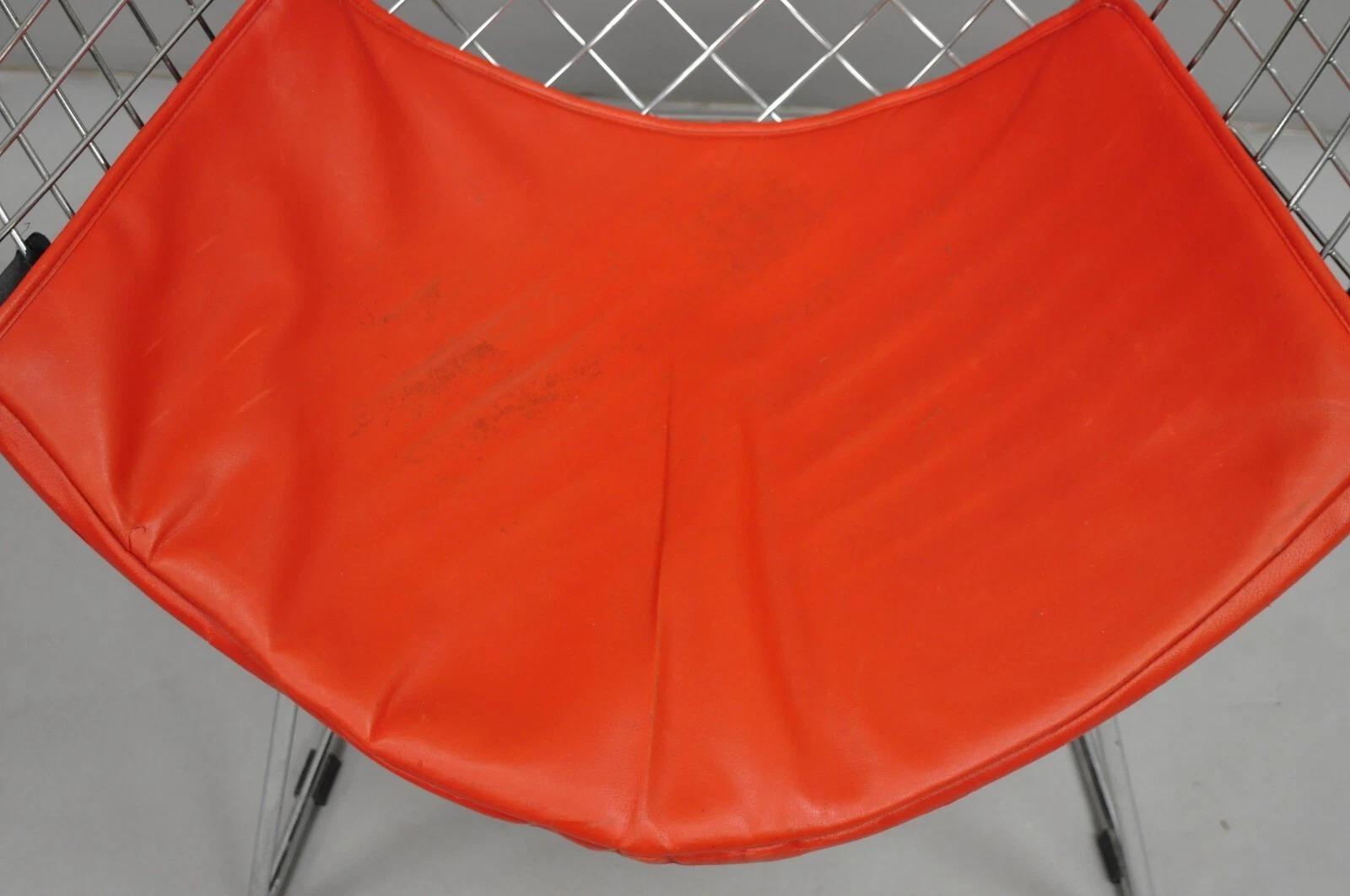 Loungesessel im Knoll-Stil Bertoia Chromdraht Metall Diamant Loungesessel mit rotem Kissen (20. Jahrhundert) im Angebot