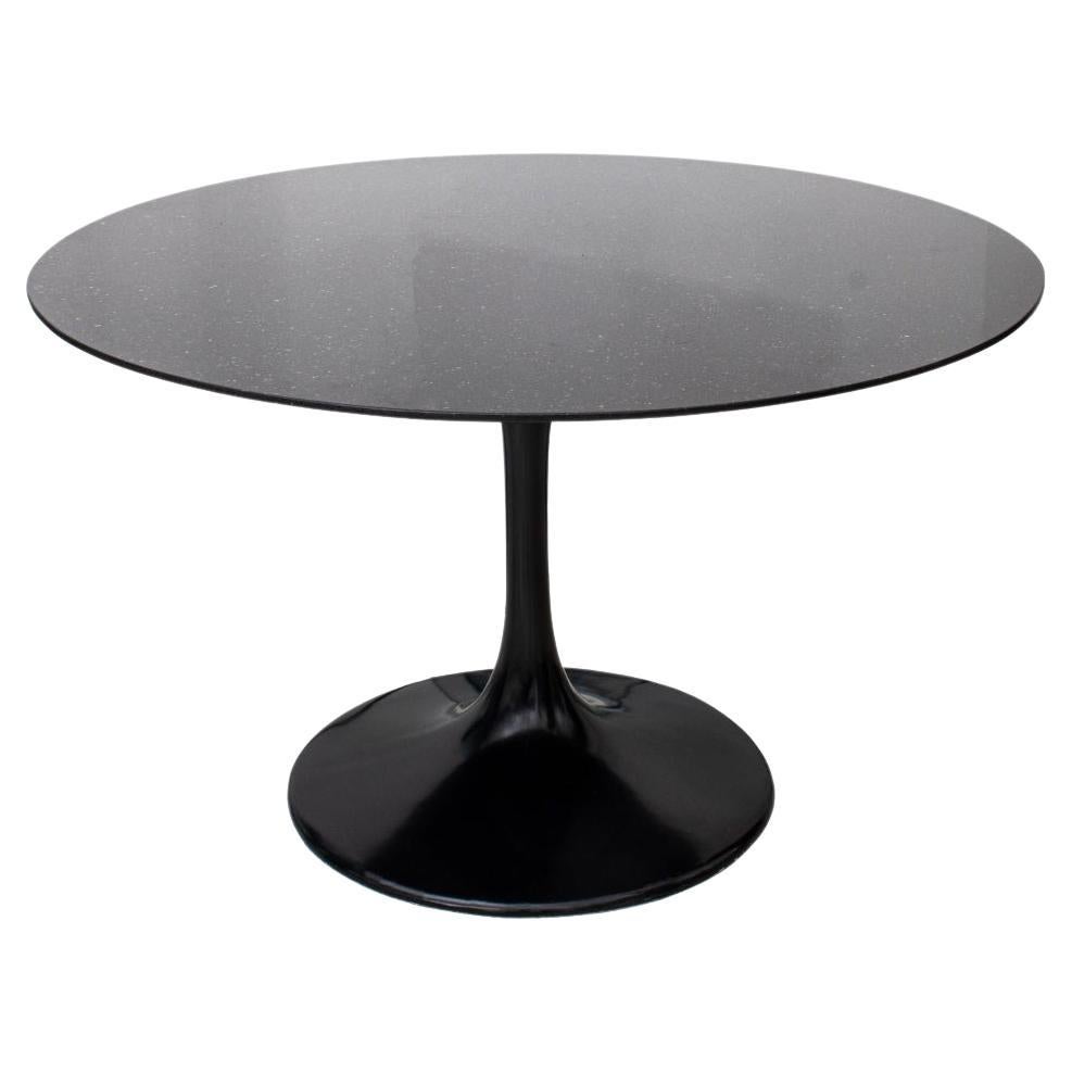 Table circulaire Tulipe noire de style Knoll en vente