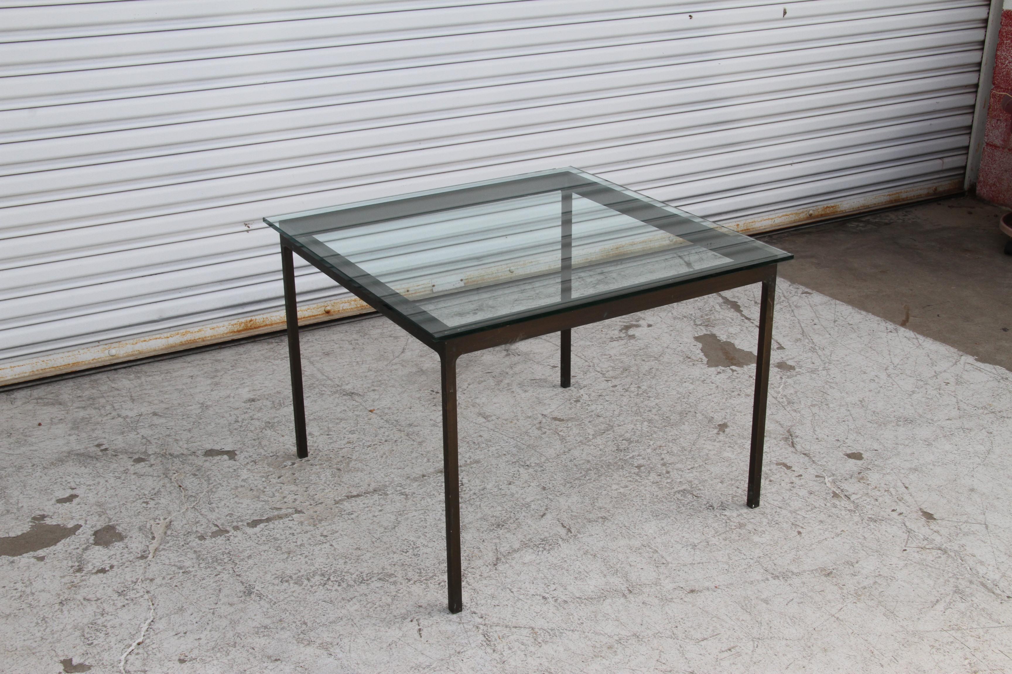 Américain Nicos Zographos Table basse à base de bronze avec plateau en verre en vente