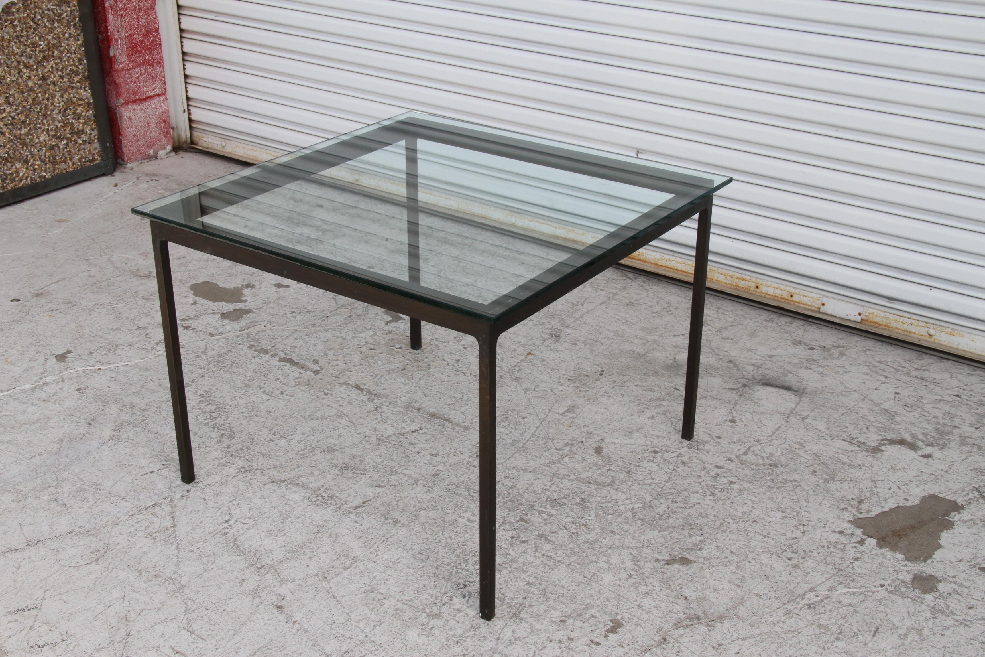 Nicos Zographos Table basse à base de bronze avec plateau en verre Bon état - En vente à Pasadena, TX