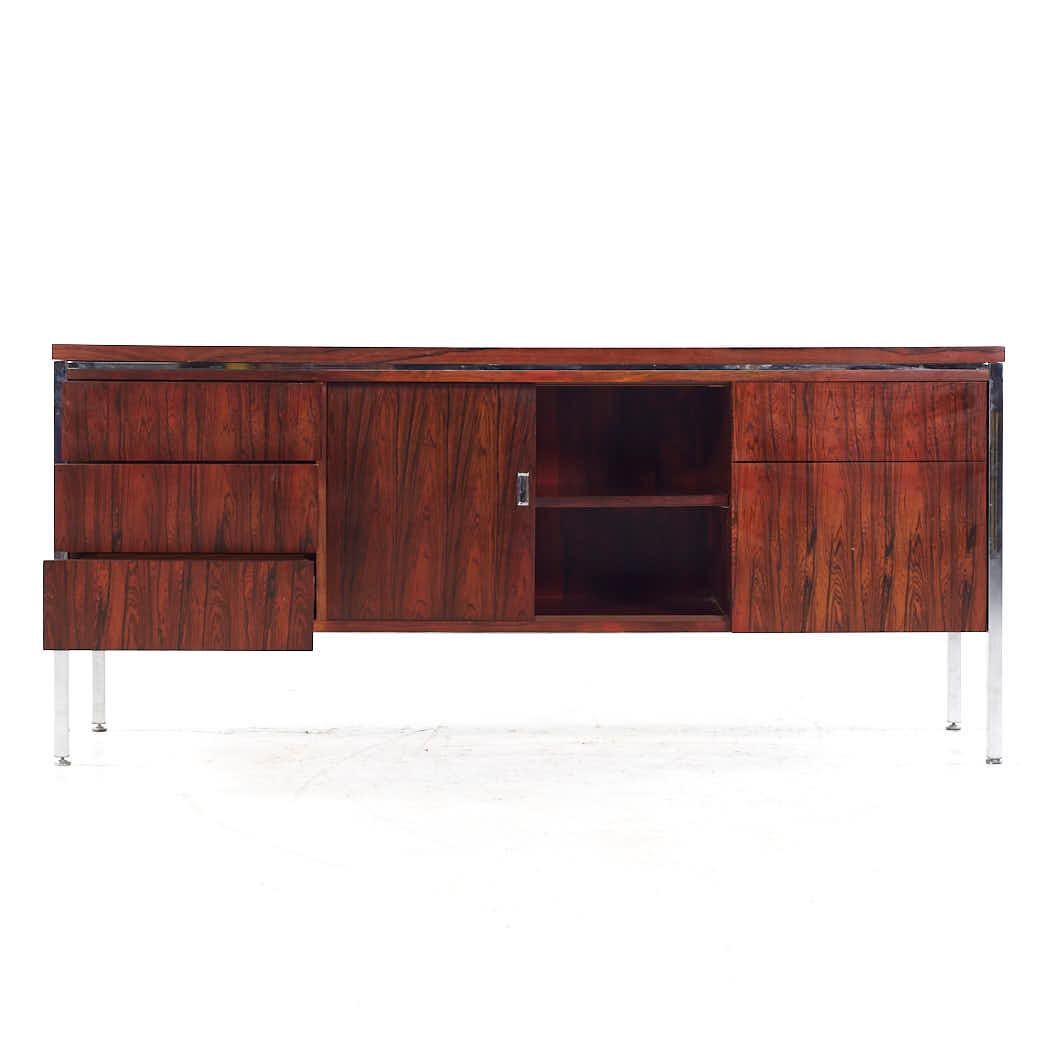 Knoll Style Mid Century Rosewood Credenza For Sale 3