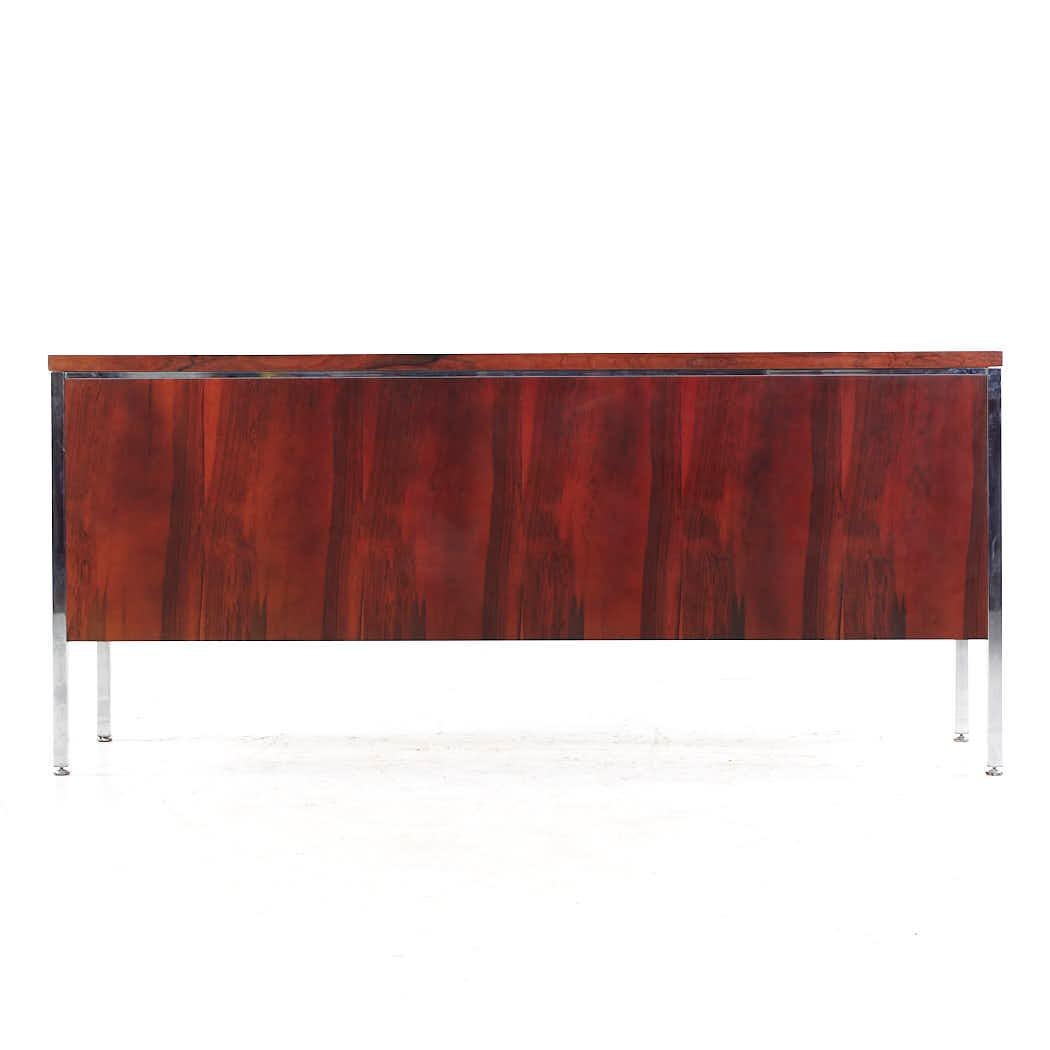 Knoll Style Mid Century Rosewood Credenza In Good Condition For Sale In Countryside, IL