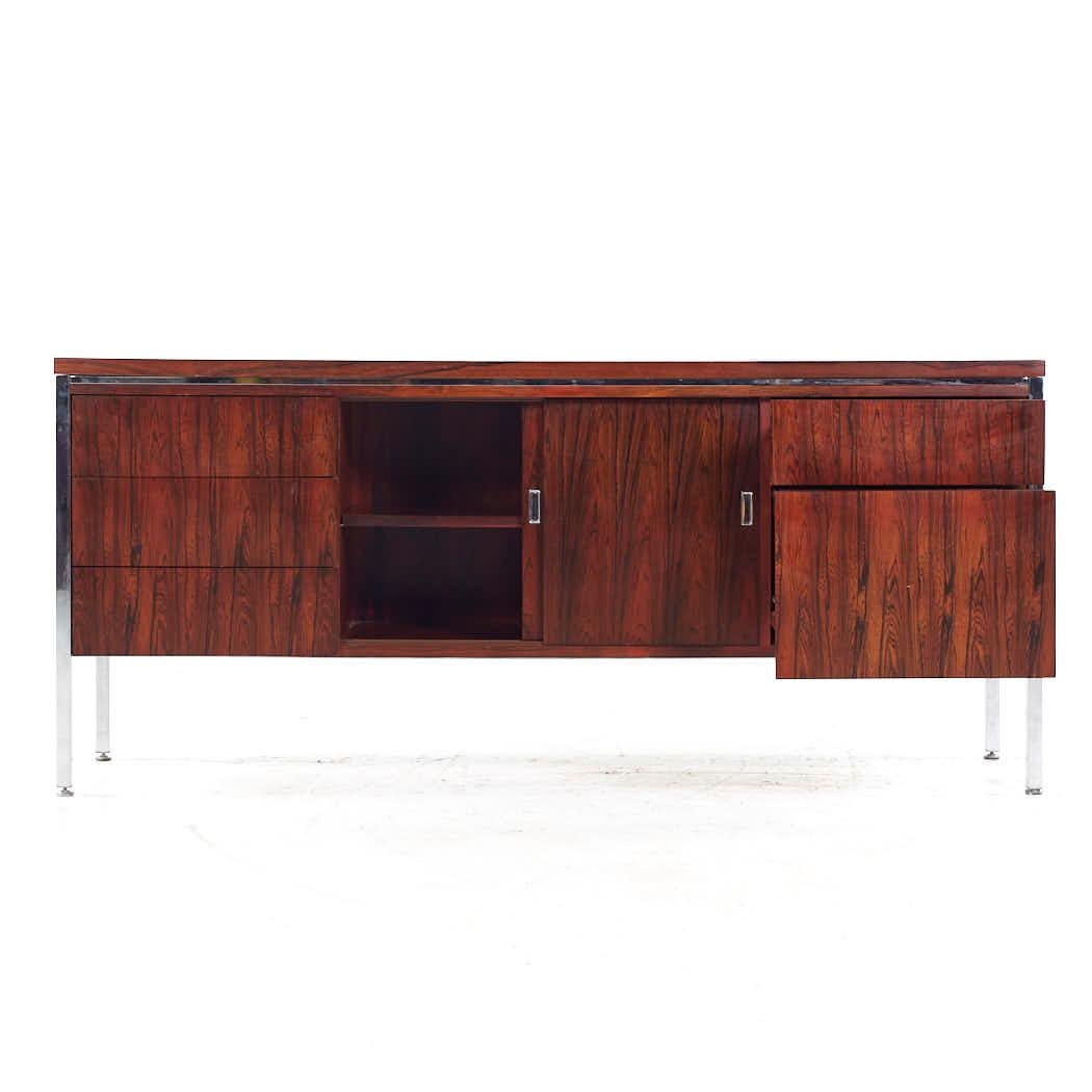 Knoll Style Mid Century Rosewood Credenza For Sale 1