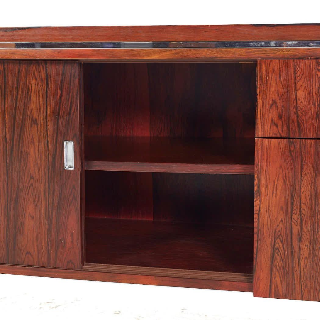 Knoll Style Mid Century Rosewood Credenza For Sale 2