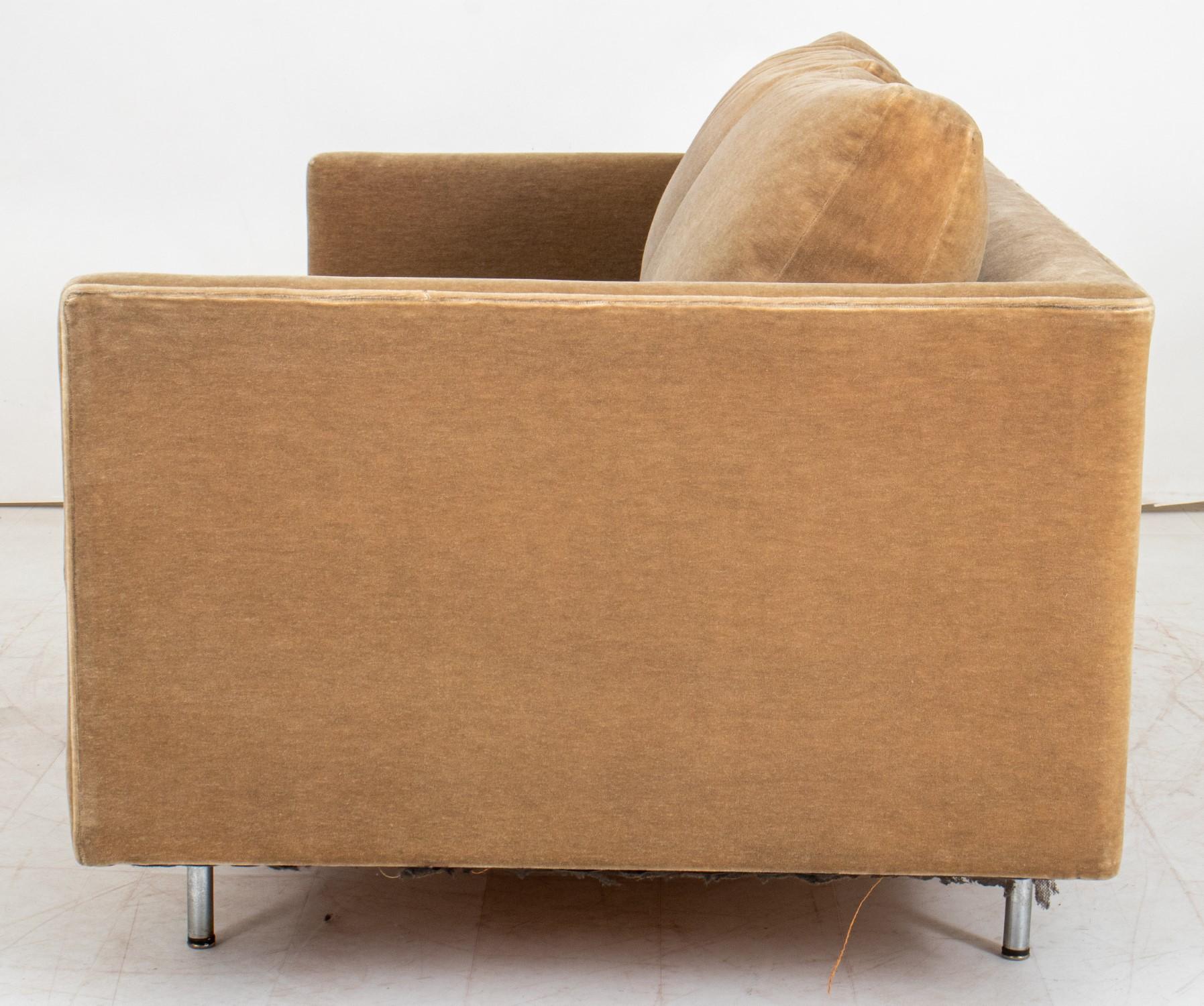 Canapé Upholstering en velours vert de Knoll Bon état - En vente à New York, NY