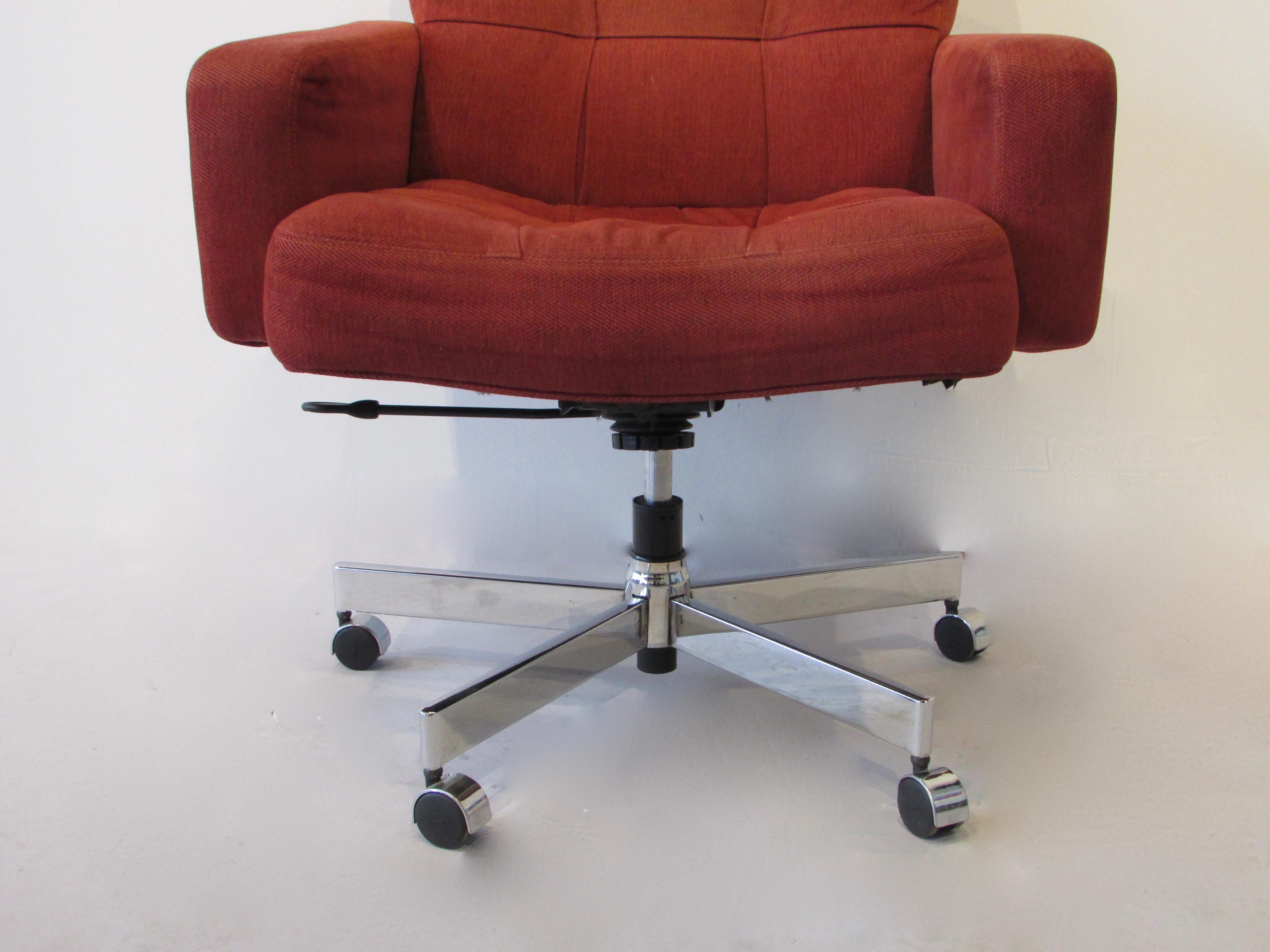 Knoll Style Swivel and Tilt Desk Chair on Casters by Fortress California In Good Condition In Ferndale, MI