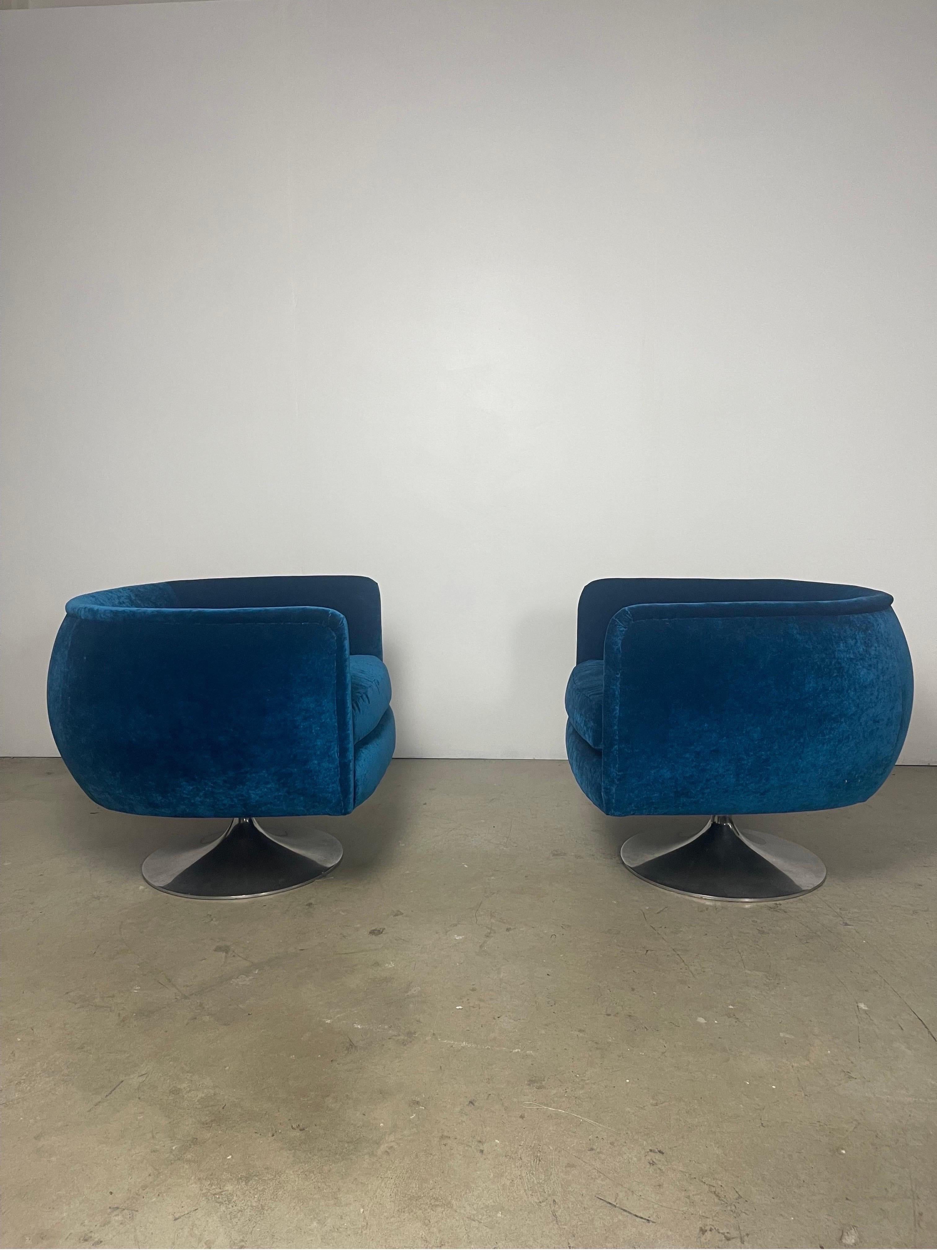 Post-Modern Knoll Swivel Club Chairs by Joe D’urso in Velvet