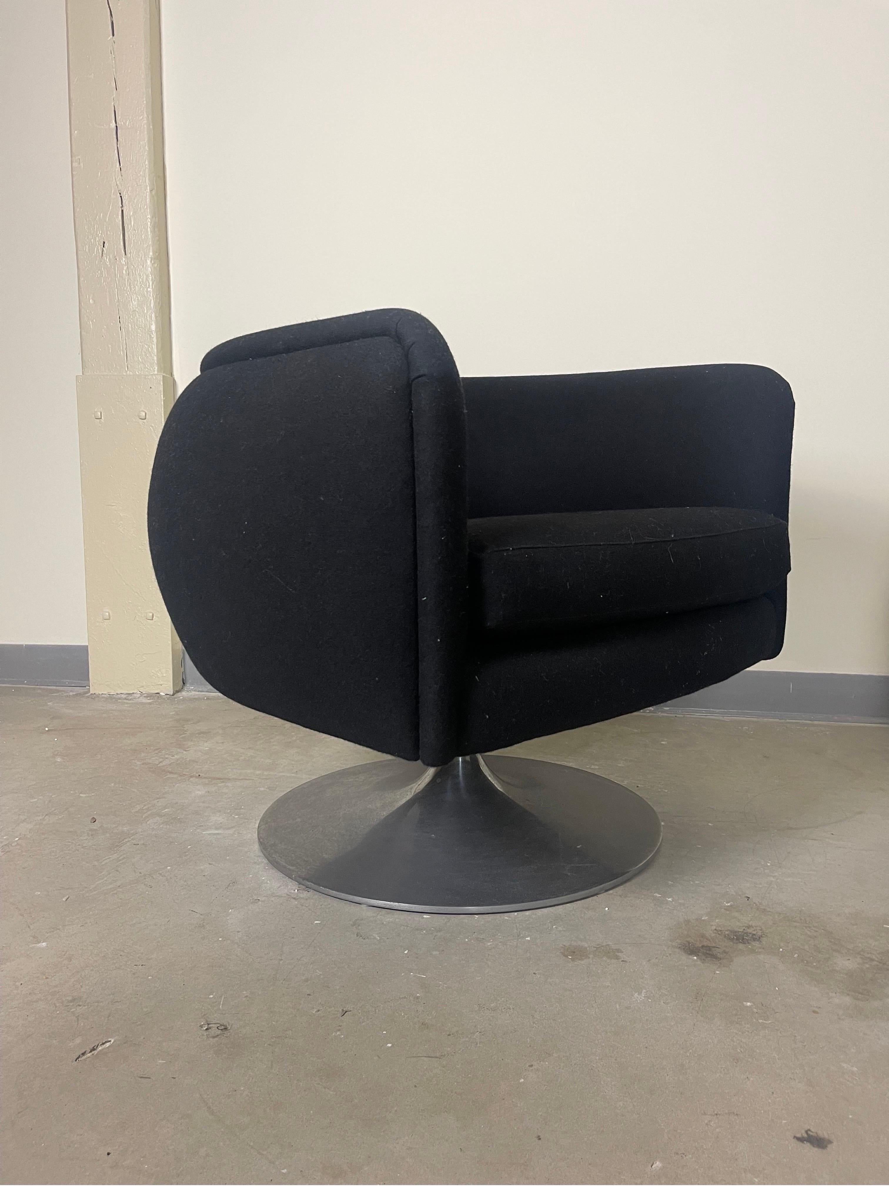North American Knoll Swivel Club Chairs by Joe D’urso in Wool